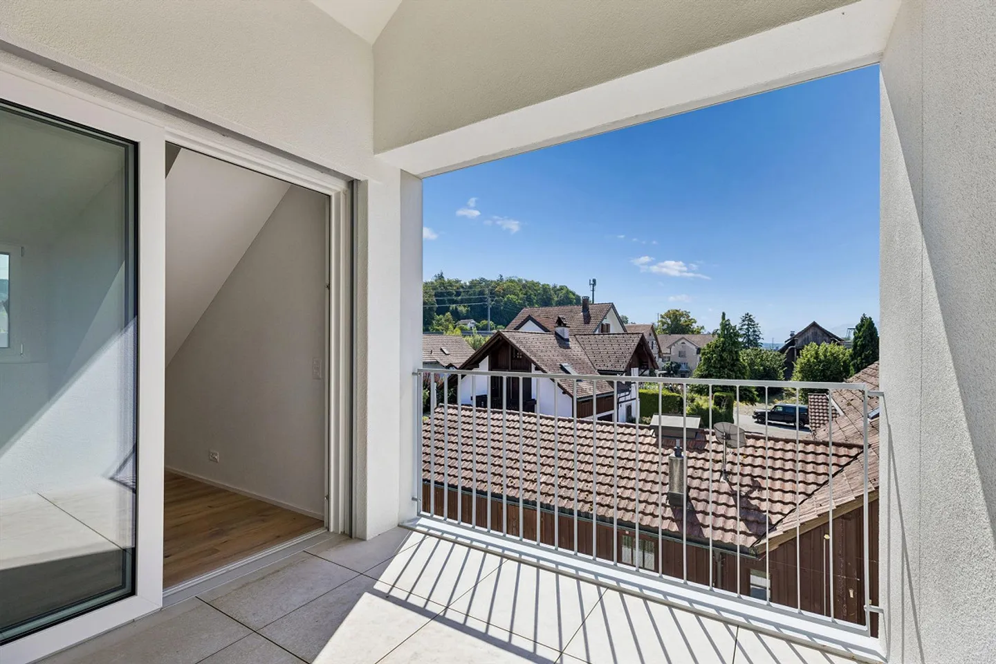 Penthouse moderne 3.5 pièces - lumineux et accueillant - Photo 4 sur 13
