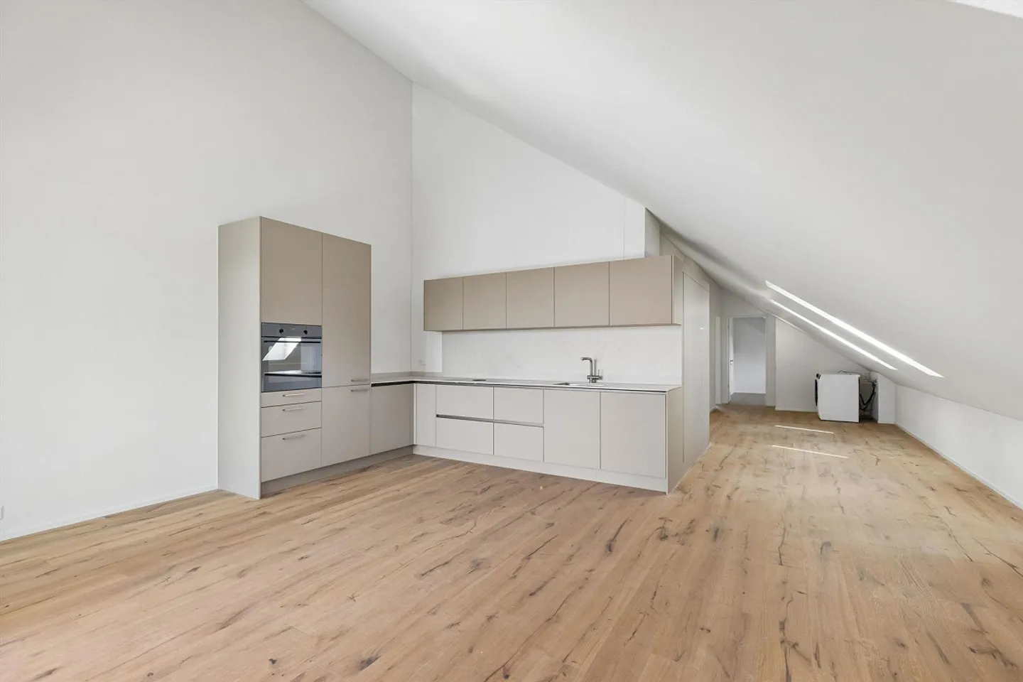 Penthouse moderne 3.5 pièces - lumineux et accueillant - Photo 6 sur 13