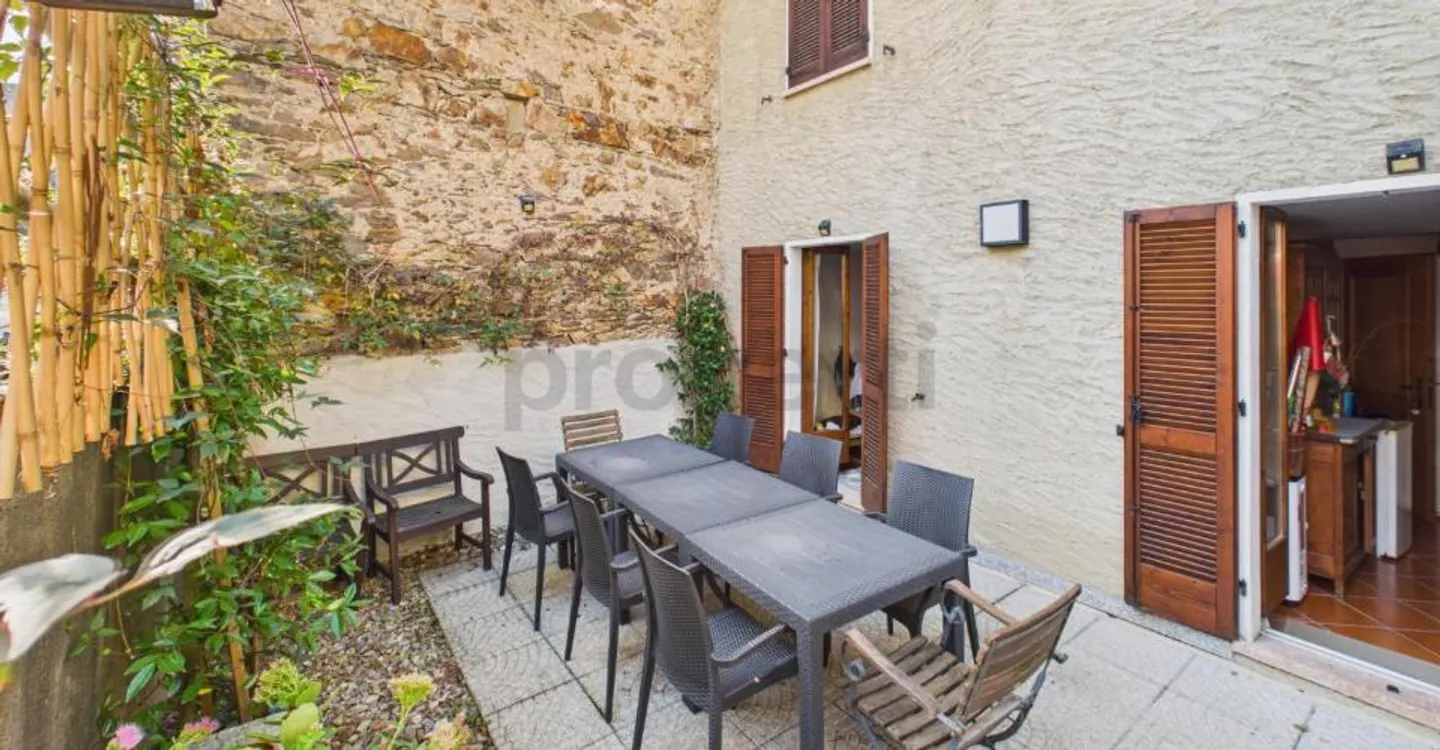 Incantevole Casa a Schiera con Giardino - Foto 2 di 12
