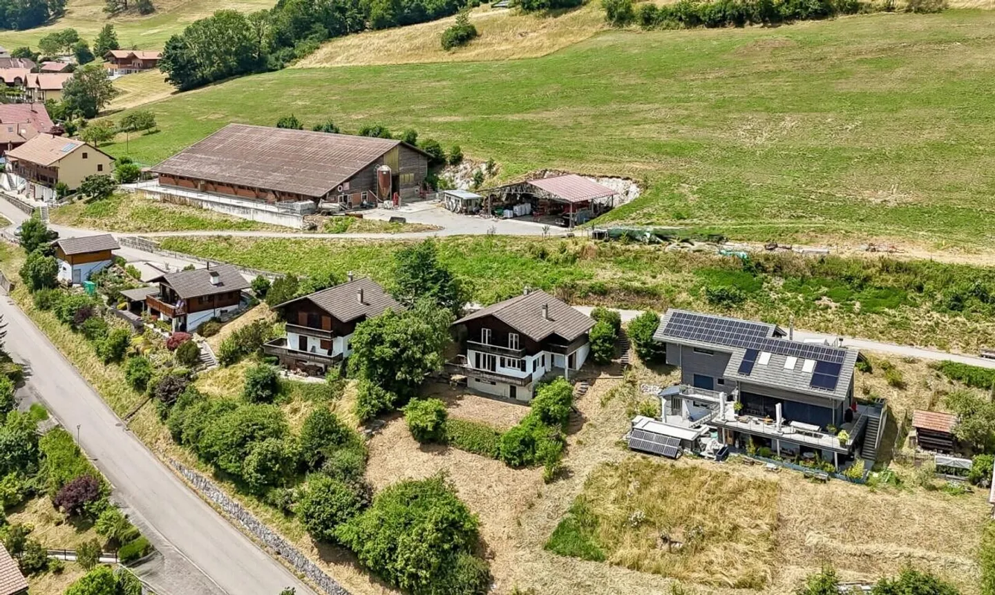 Vista panoramica e fascino autentico: Un chalet da reinventare - Foto 5 di 13