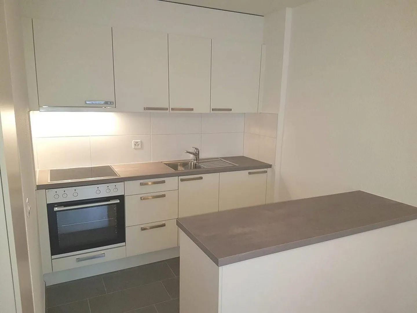 Apartment with simple expansion near Wettsteinplatz - Photo 2 of 6