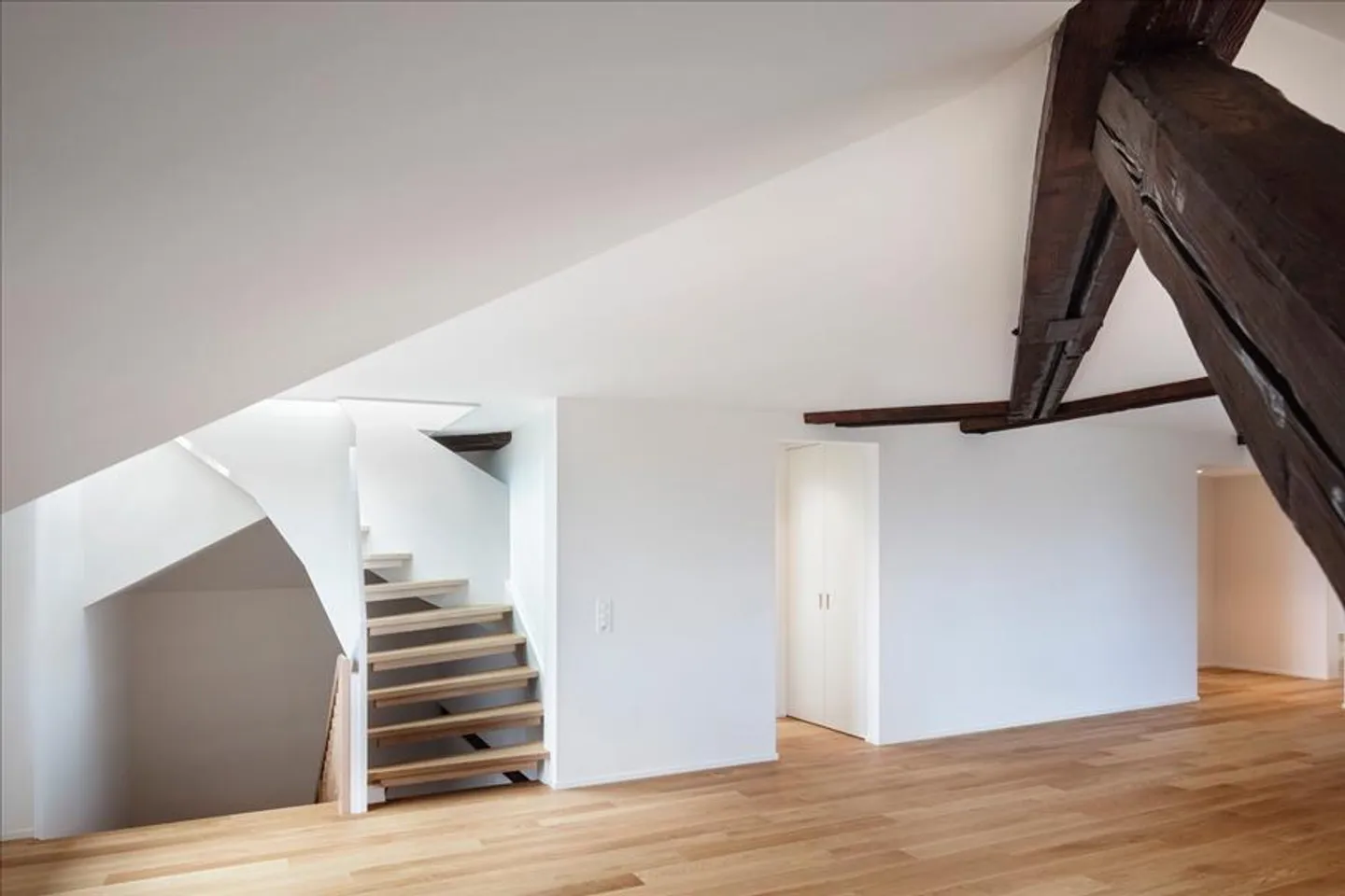 Appartement en attique avec rooftop privé - Photo 5 sur 10