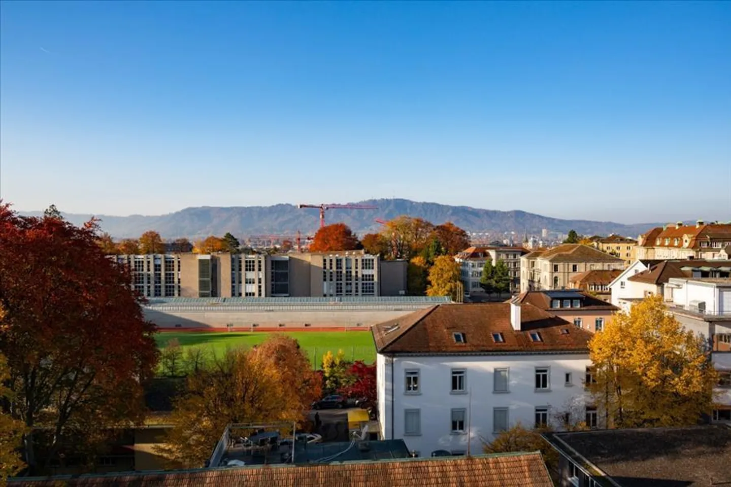 Appartement en attique avec rooftop privé - Photo 4 sur 10