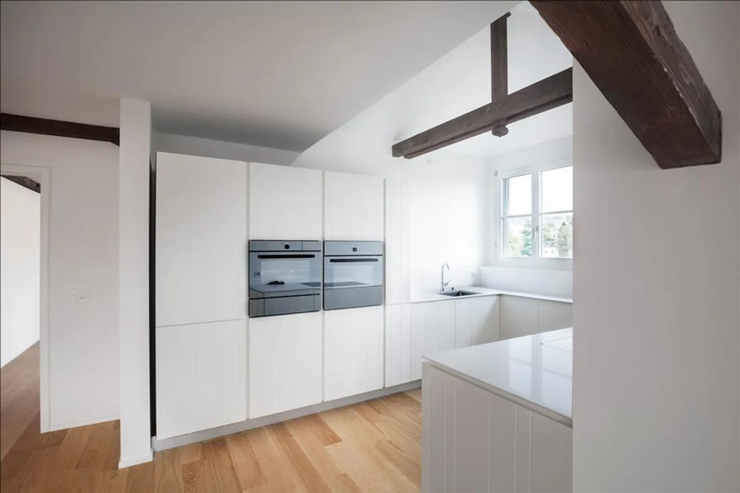 Appartement en attique avec rooftop privé - Photo 8 sur 10