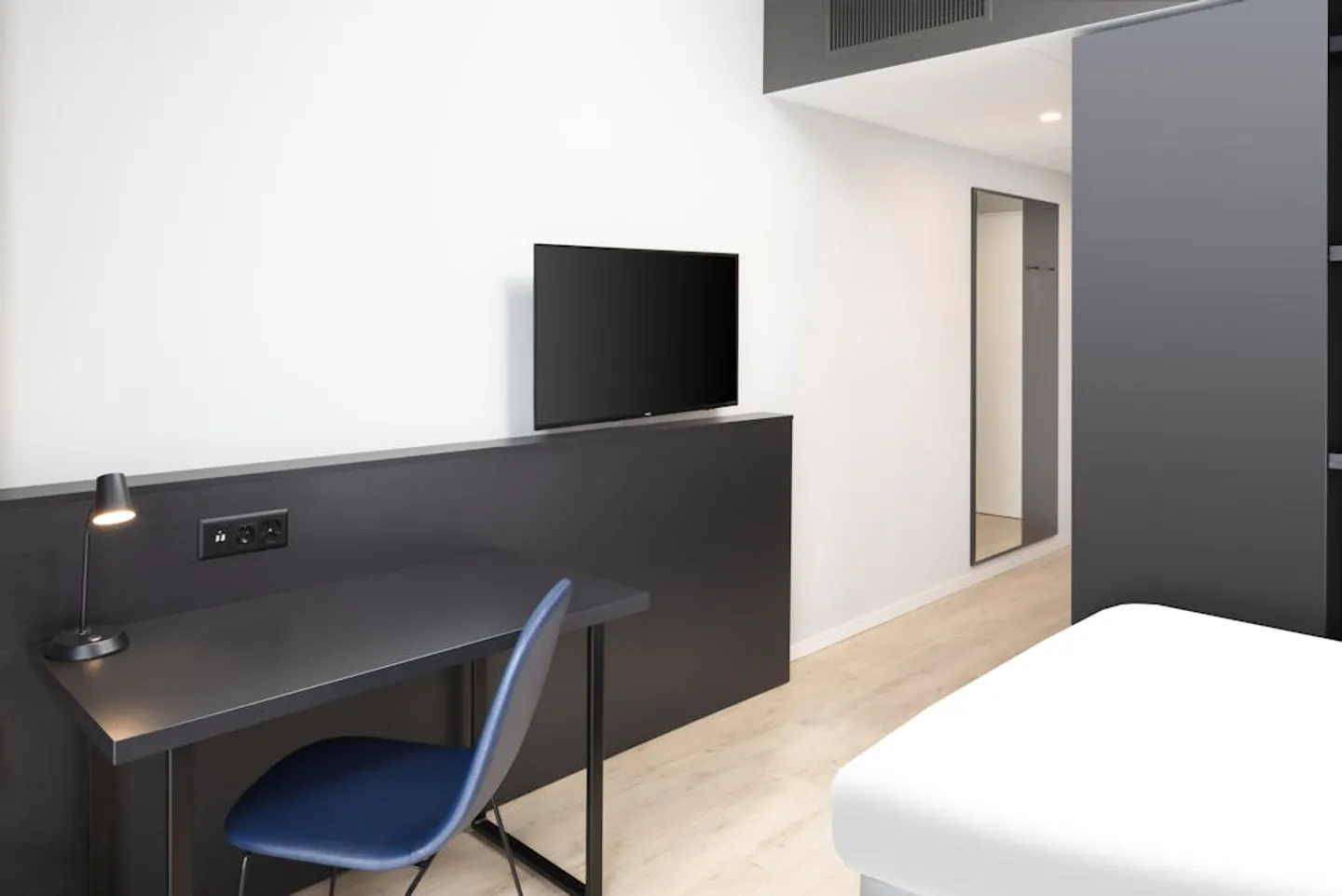 Apartment for rent - Photo 3 of 5