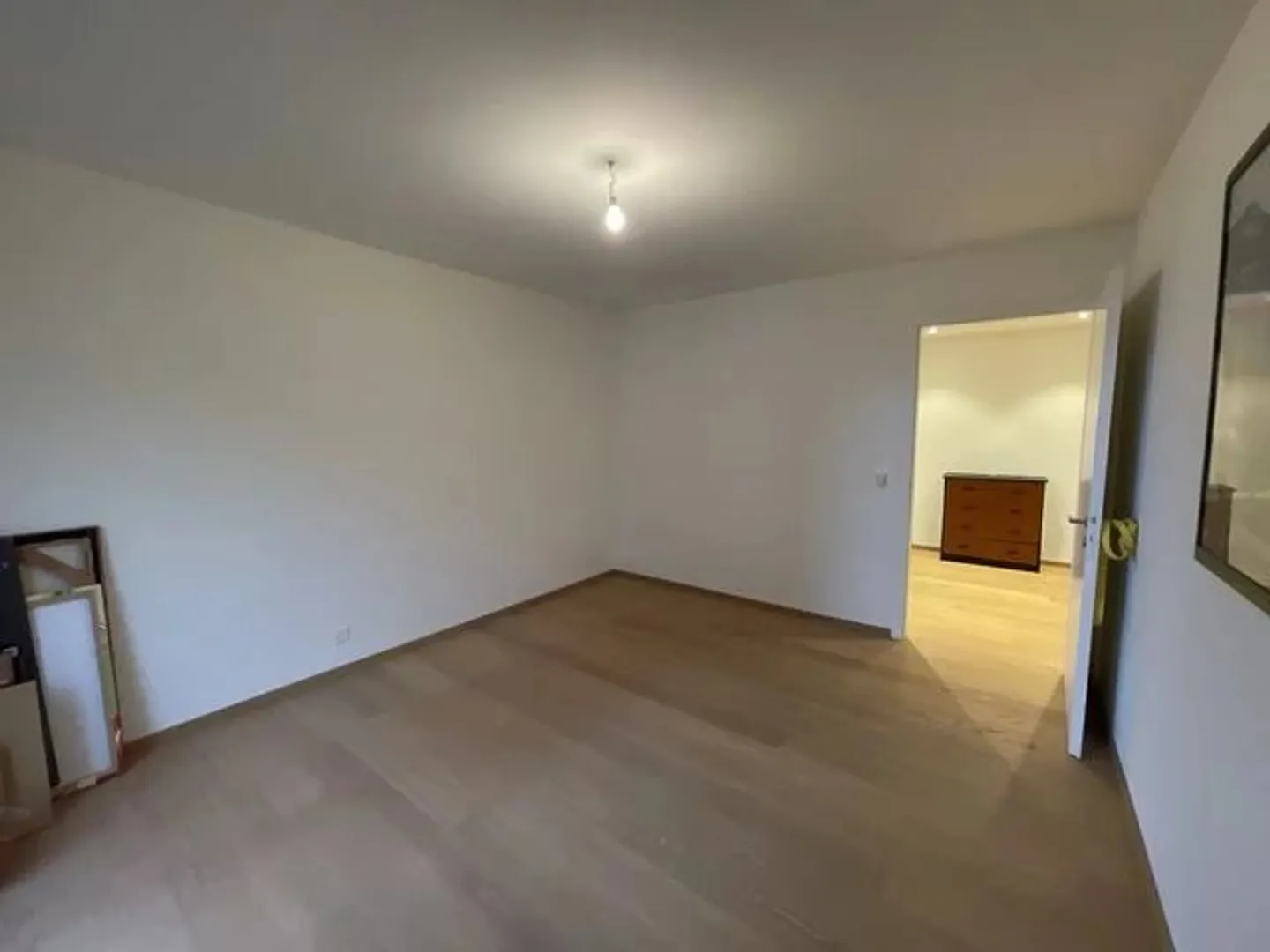 Français : Appartement de 4.5 pièces au 2ème étage avec vue sur le lac et montagnes.   English : 4.5-room flat on the 2nd floor with views of the lake and mountains. - Photo 8 sur 9