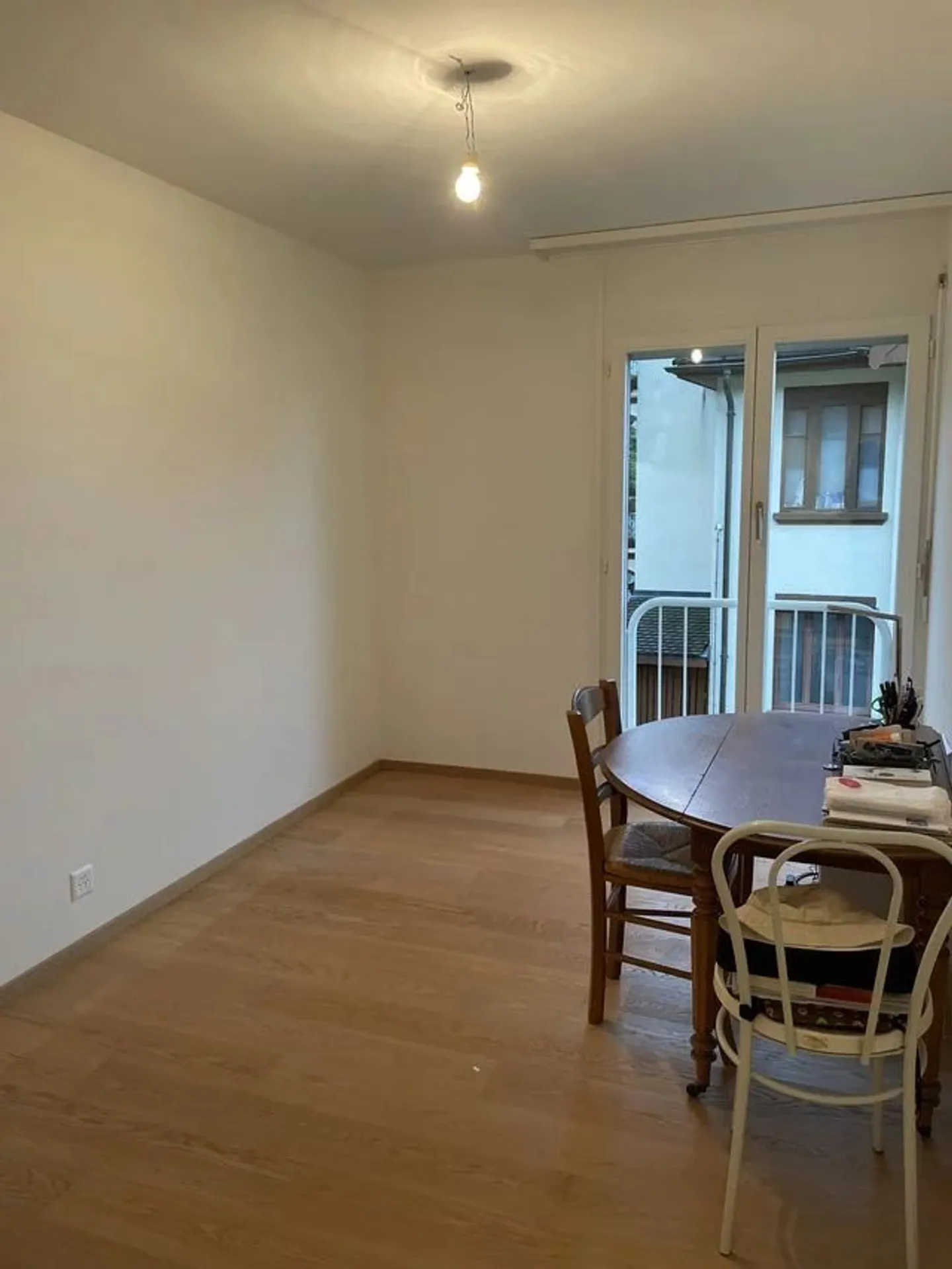 Français : Appartement de 4.5 pièces au 2ème étage avec vue sur le lac et montagnes.   English : 4.5-room flat on the 2nd floor with views of the lake and mountains. - Photo 9 sur 9