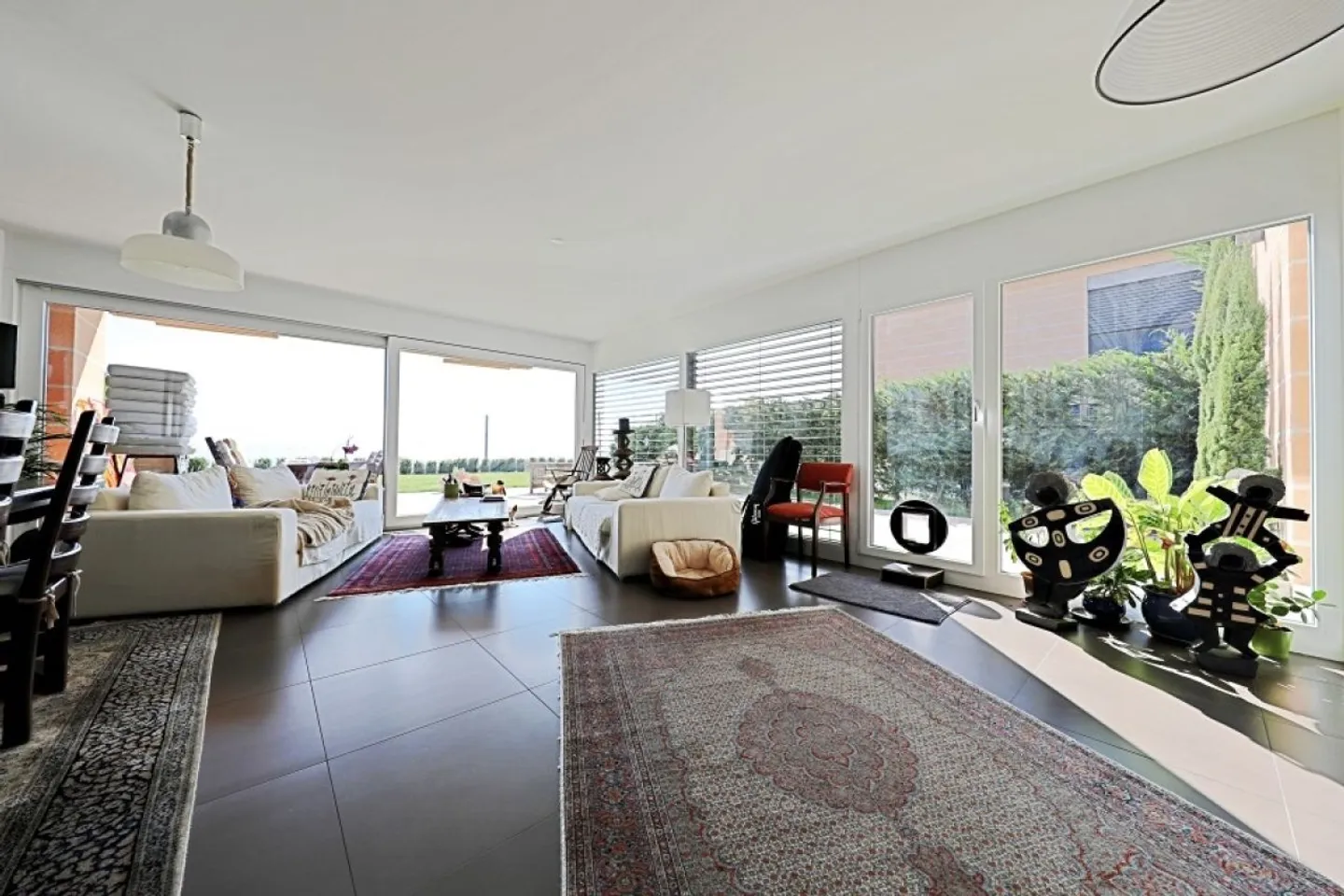 Beautiful semi-detached house with 5.5 rooms and breathtaking views of Lake Geneva and the Mont Blanc group - Photo 2 of 11