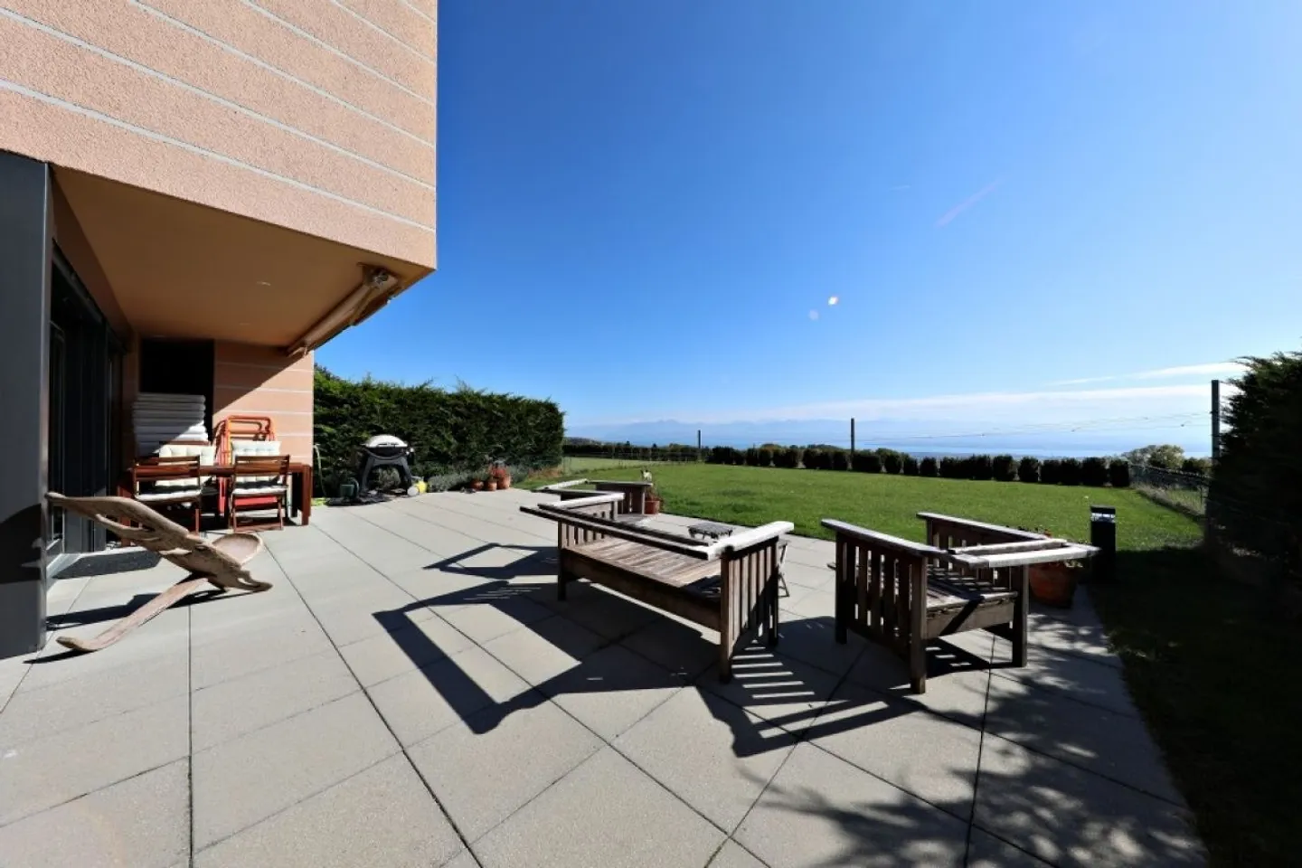 Beautiful semi-detached house with 5.5 rooms and breathtaking views of Lake Geneva and the Mont Blanc group - Photo 3 of 11