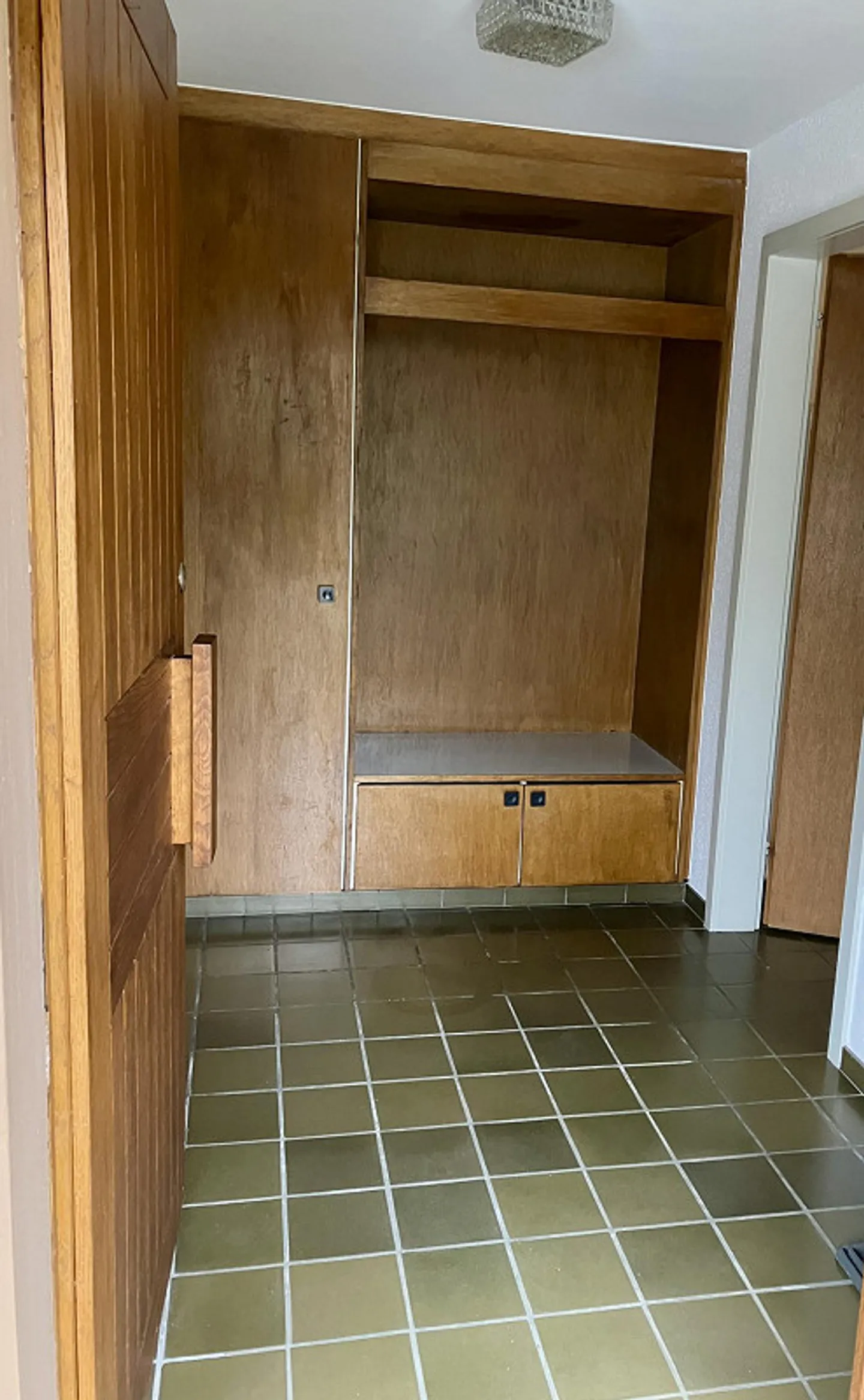 Charmantes 5 1/2 - Zimmer Einfamilienhaus mit zwei Garagen - Photo 10 of 24