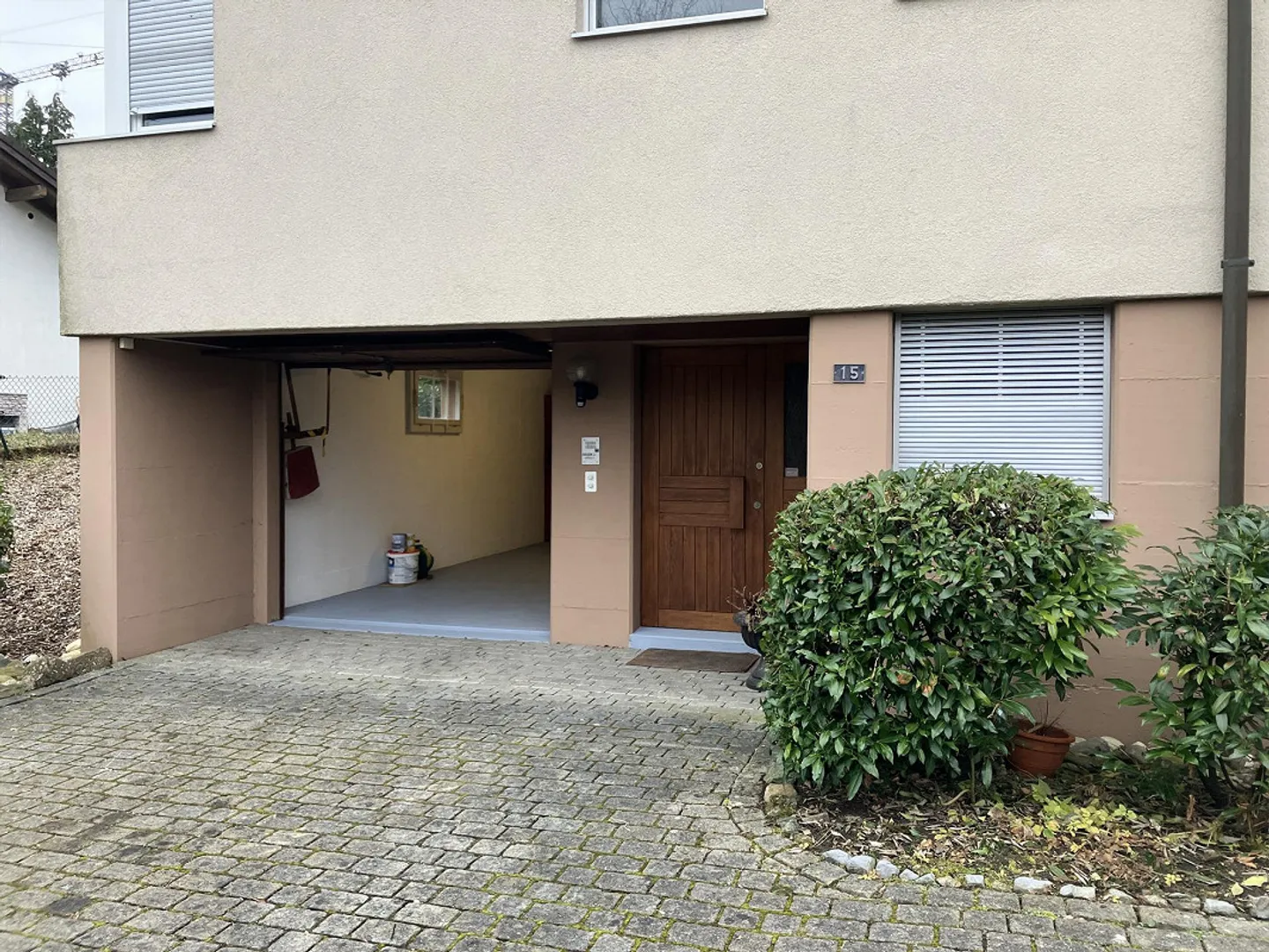 Charmantes 5 1/2 - Zimmer Einfamilienhaus mit zwei Garagen - Photo 7 of 24