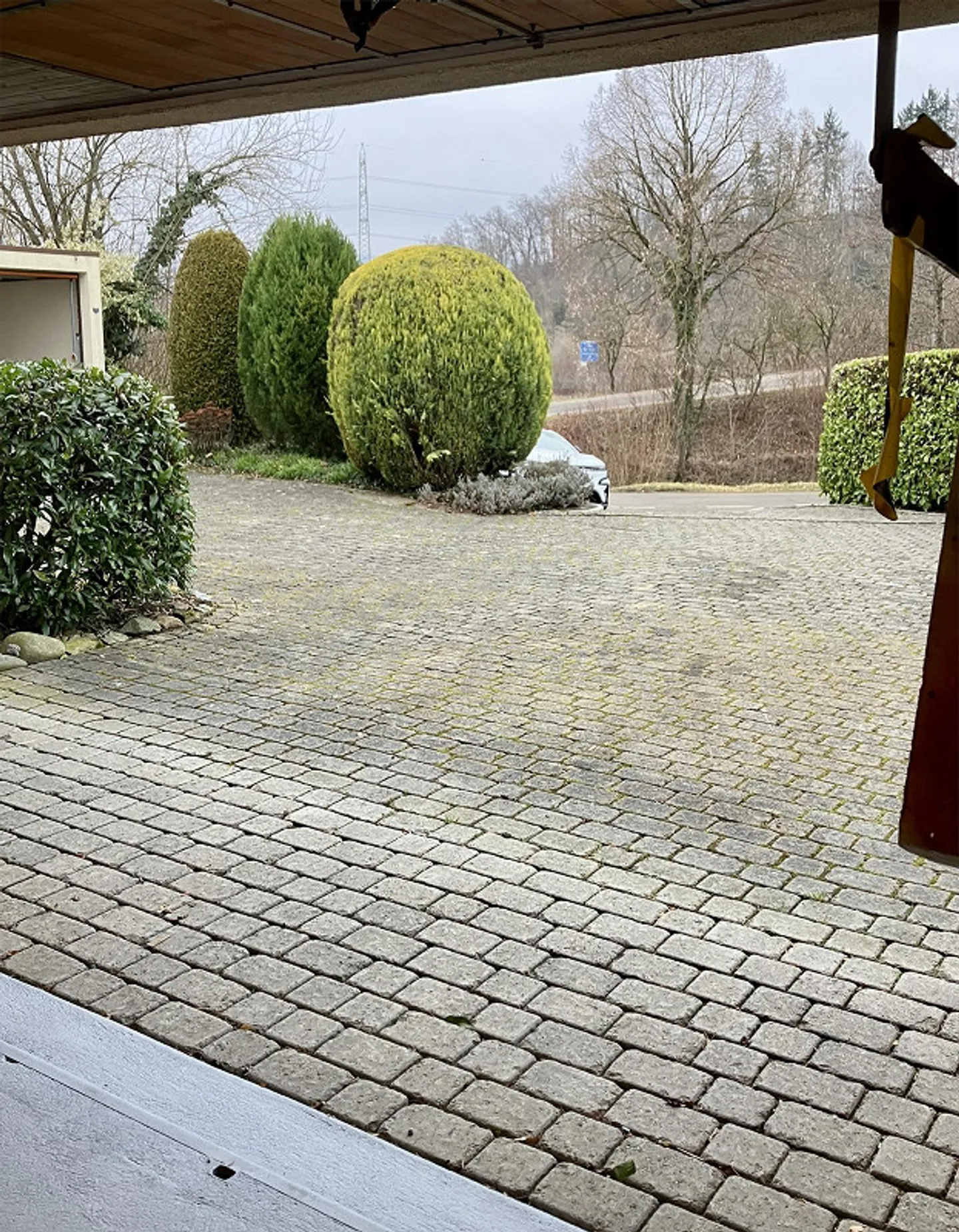 Charmantes 5 1/2 - Zimmer Einfamilienhaus mit zwei Garagen - Photo 8 of 24