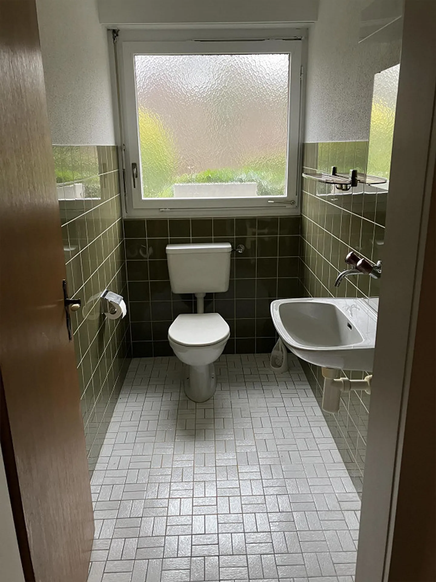 Charmantes 5 1/2 - Zimmer Einfamilienhaus mit zwei Garagen - Photo 13 of 24