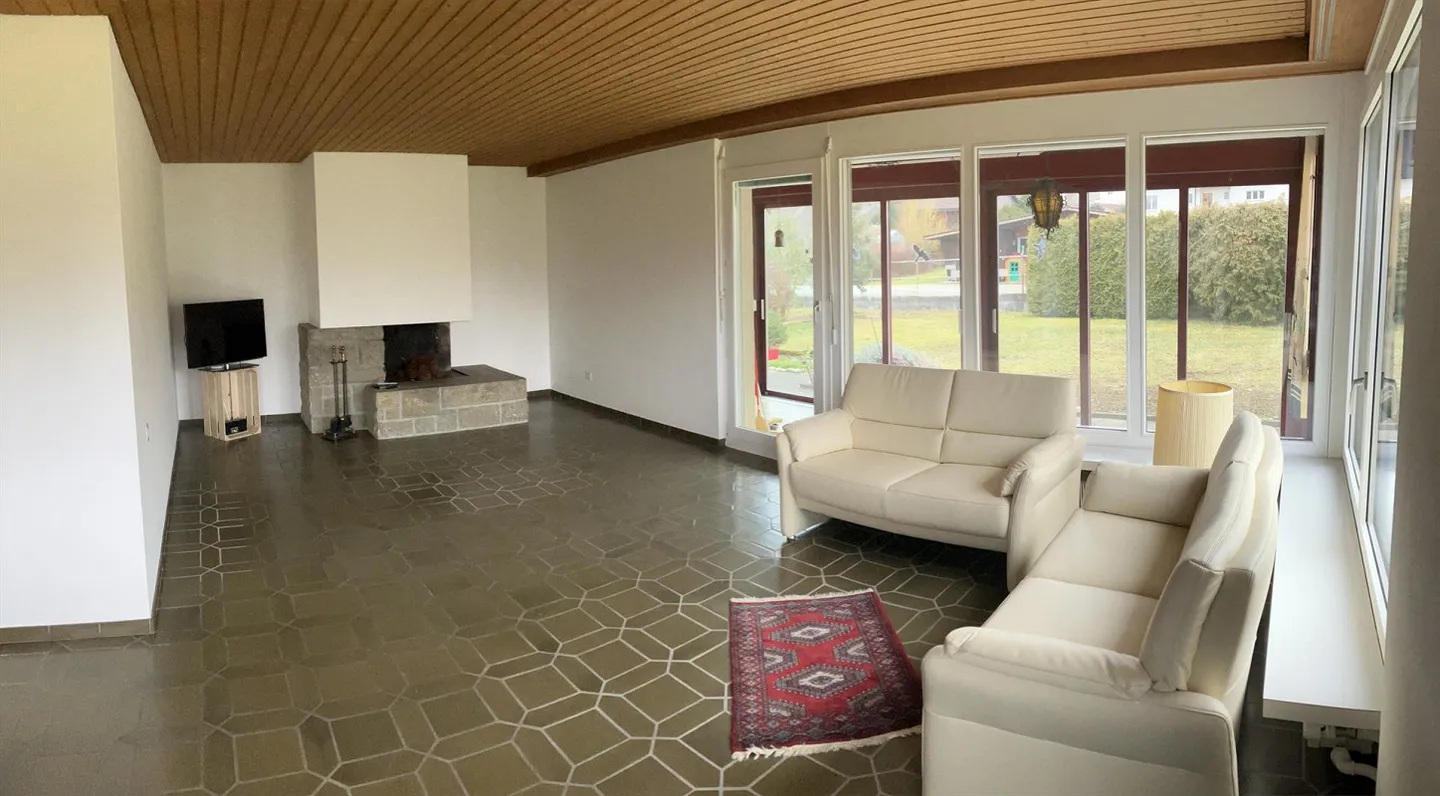 Charmantes 5 1/2 - Zimmer Einfamilienhaus mit zwei Garagen - Photo 16 of 24