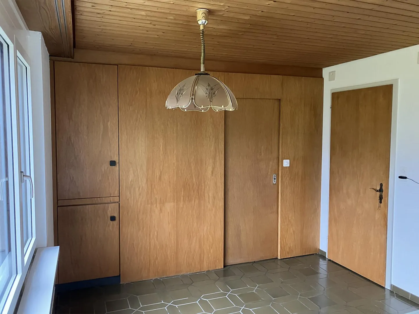 Charmantes 5 1/2 - Zimmer Einfamilienhaus mit zwei Garagen - Photo 17 of 24