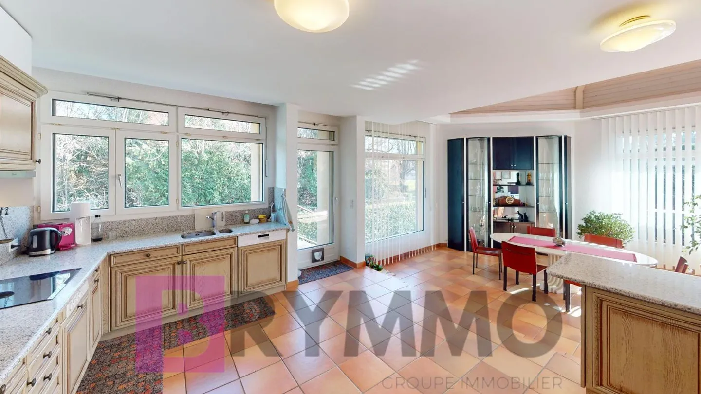 Nel cuore di Rolle — Villa con 5,5 stanze e appartamento separato di 2 stanze con piscina - Foto 8 di 16