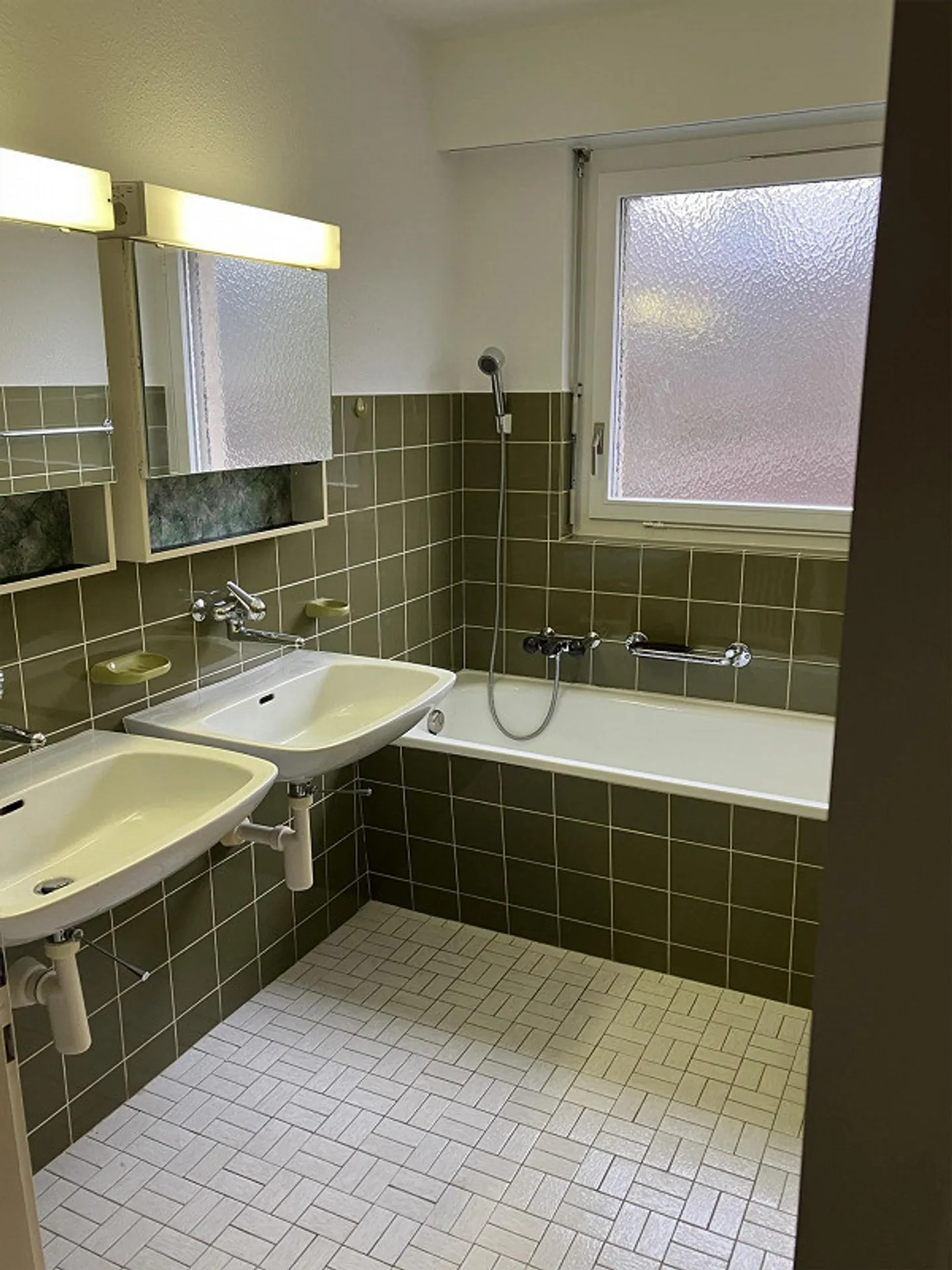 Charmantes 5 1/2 - Zimmer Einfamilienhaus mit zwei Garagen - Photo 22 of 24