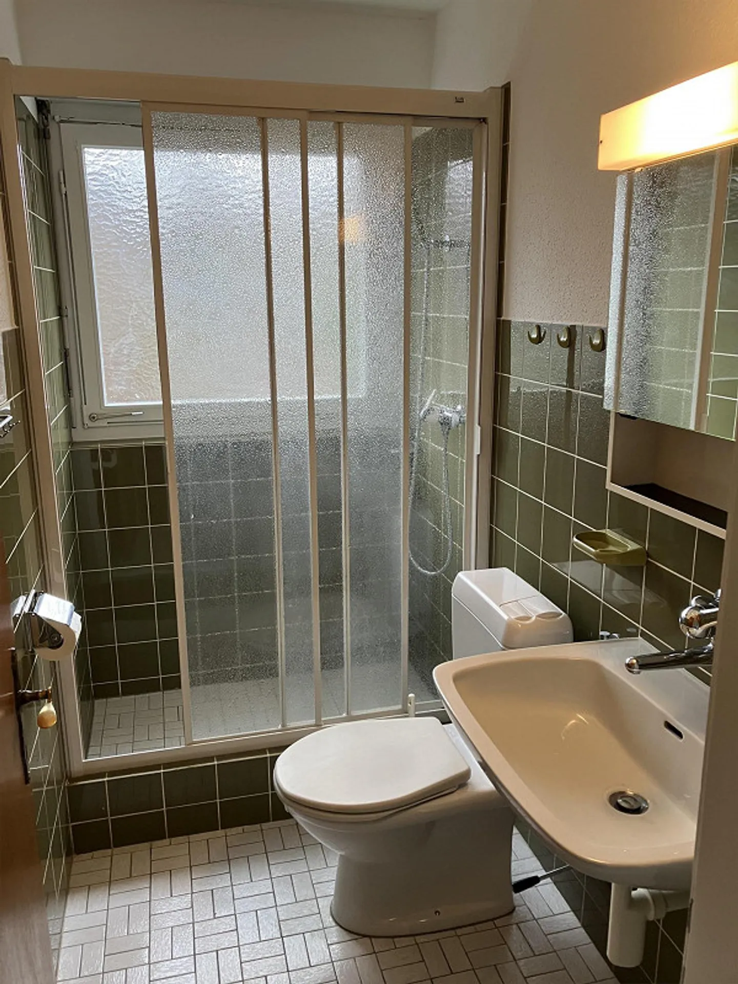 Charmantes 5 1/2 - Zimmer Einfamilienhaus mit zwei Garagen - Photo 23 of 24