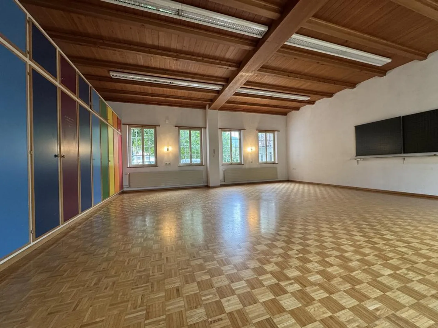 MEHRZWECKRAUM IM NEBENGEBAEUDE DES PFARRHAUSES BRETZWIL - Foto 2 von 9
