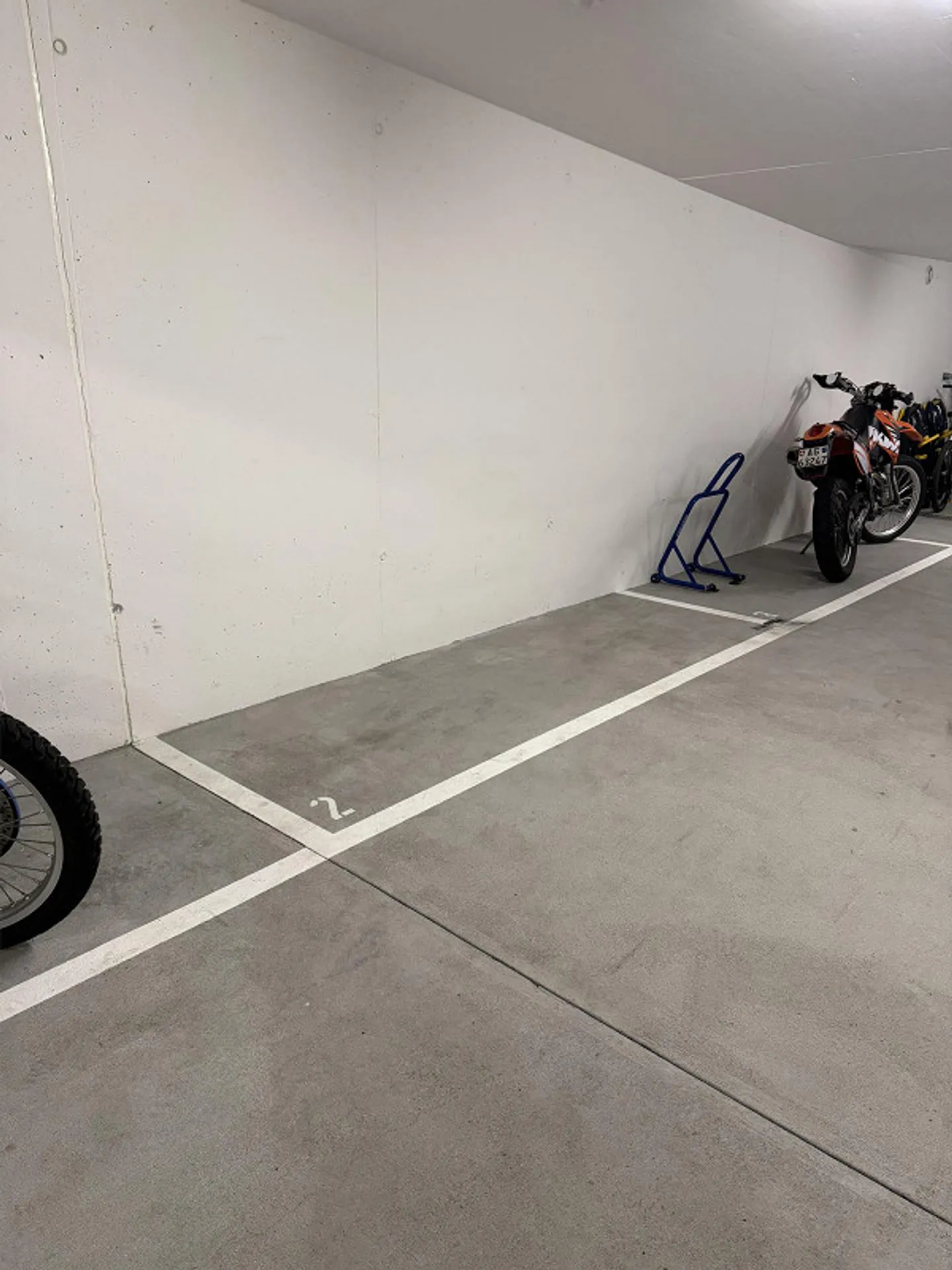Motorrad Parkplatz - Foto 1 von 1