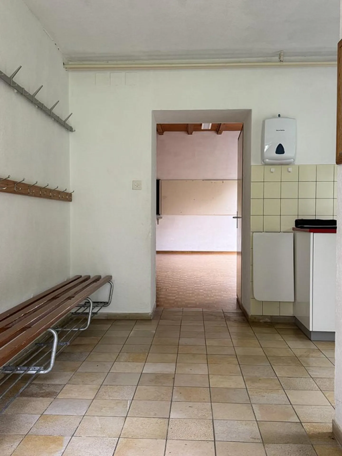 MEHRZWECKRAUM IM NEBENGEBAEUDE DES PFARRHAUSES BRETZWIL - Foto 7 von 9