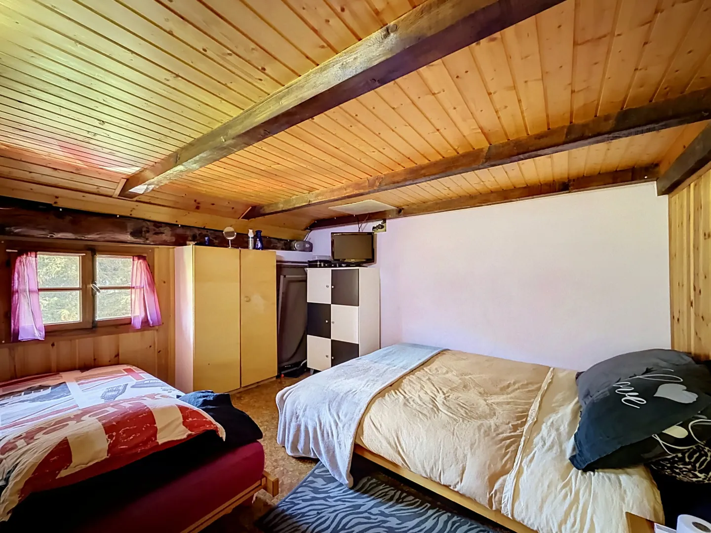 Authentic Mountain Retreat - Photo 4 of 5