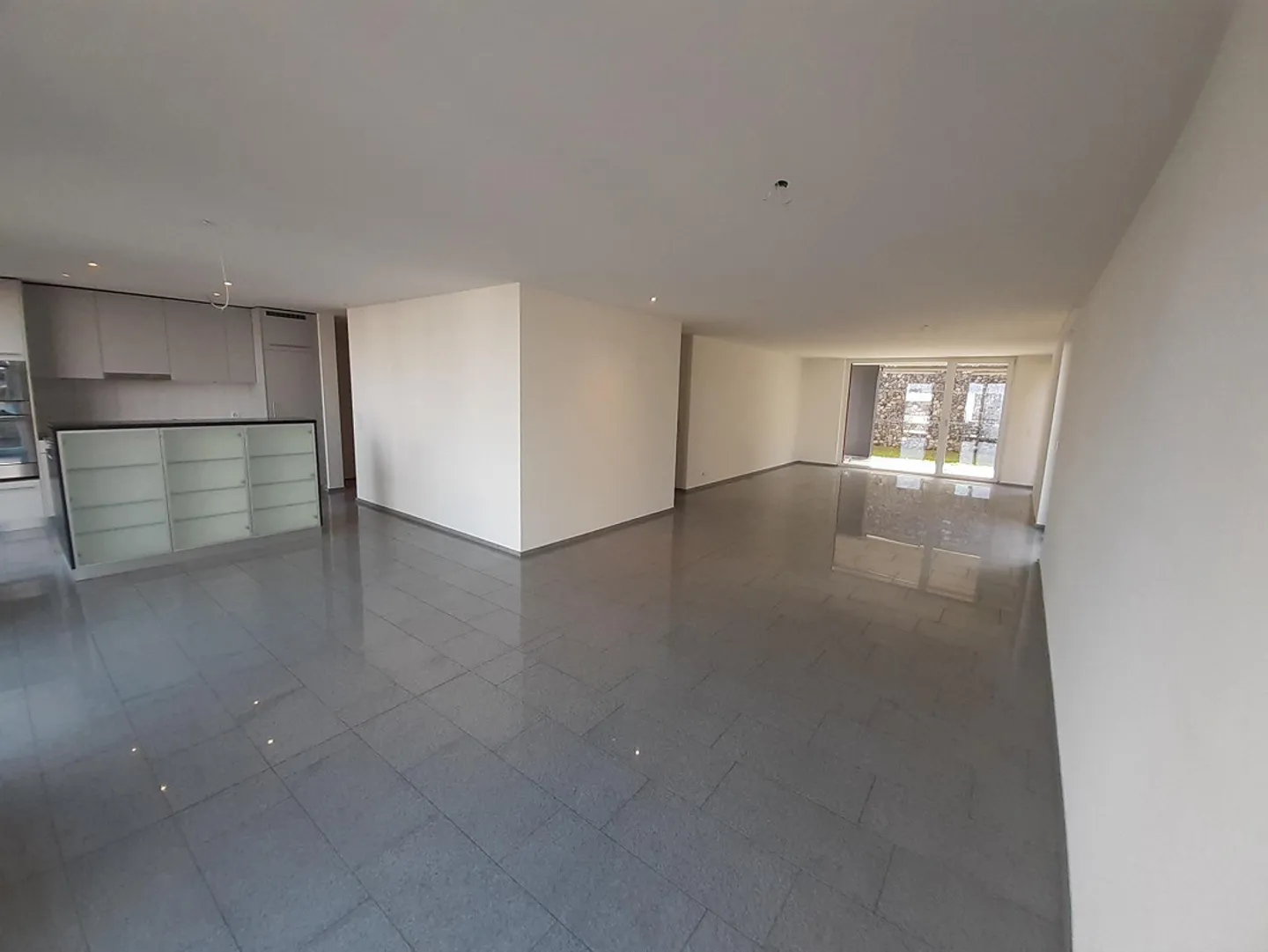 Large 2½-Room Garden Apartment in Feusisberg - Photo 3 of 6