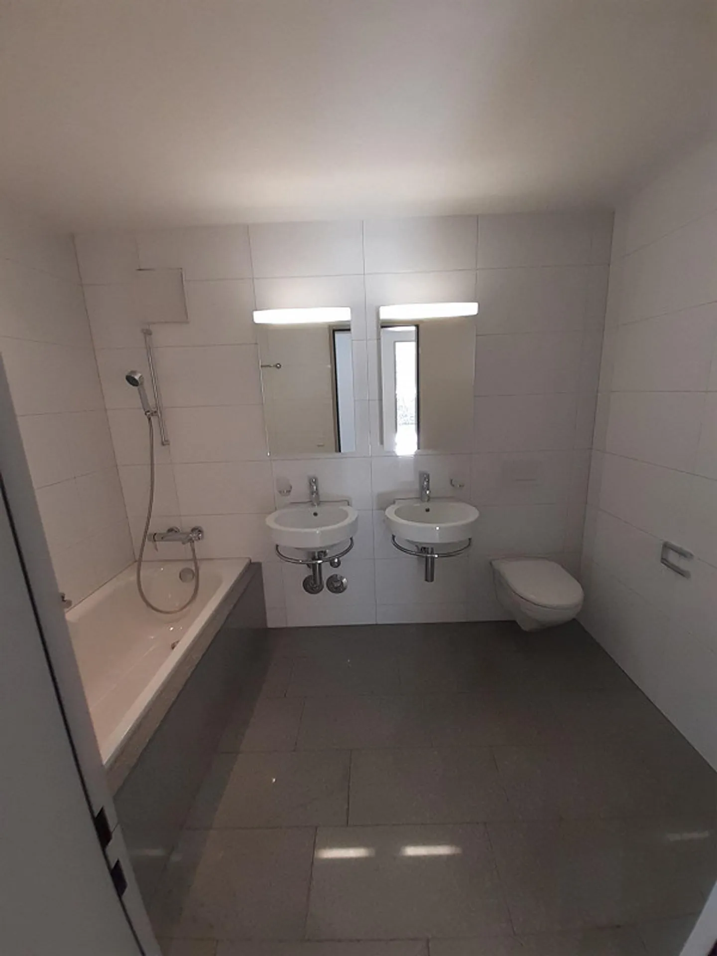 Large 2½-Room Garden Apartment in Feusisberg - Photo 4 of 6