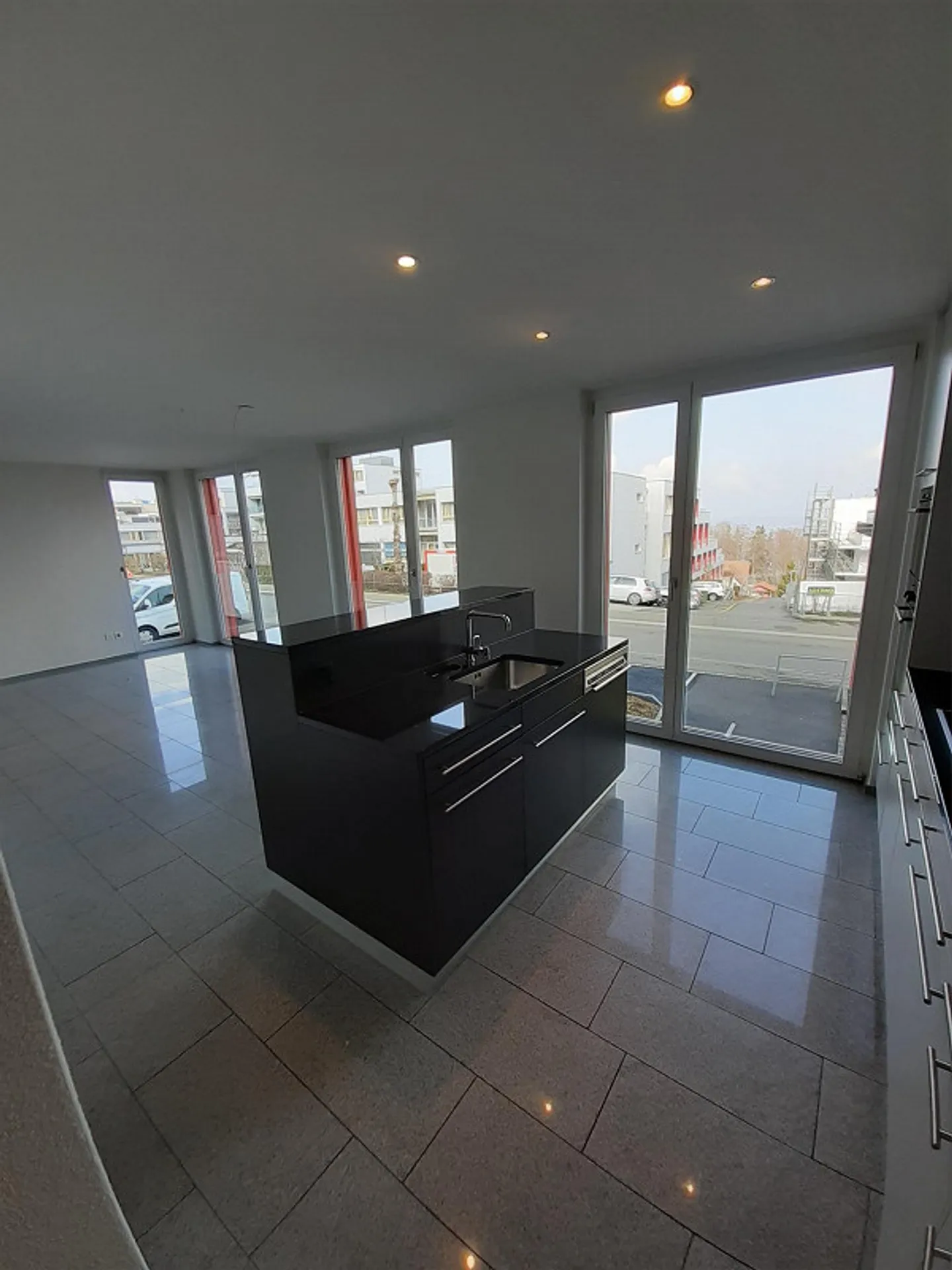 Large 2½-Room Garden Apartment in Feusisberg - Photo 2 of 6