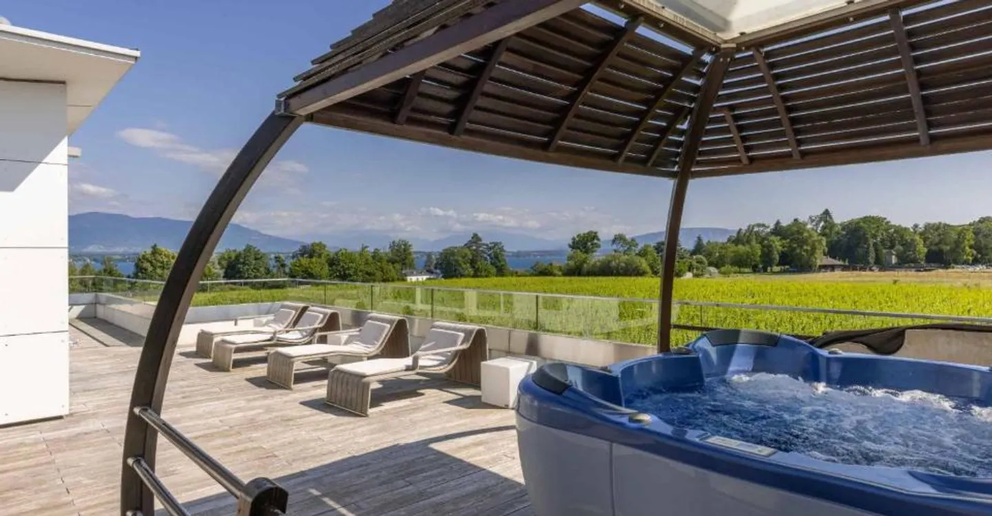 Magnificent private hotel with high-end amenities - Photo 11 of 12