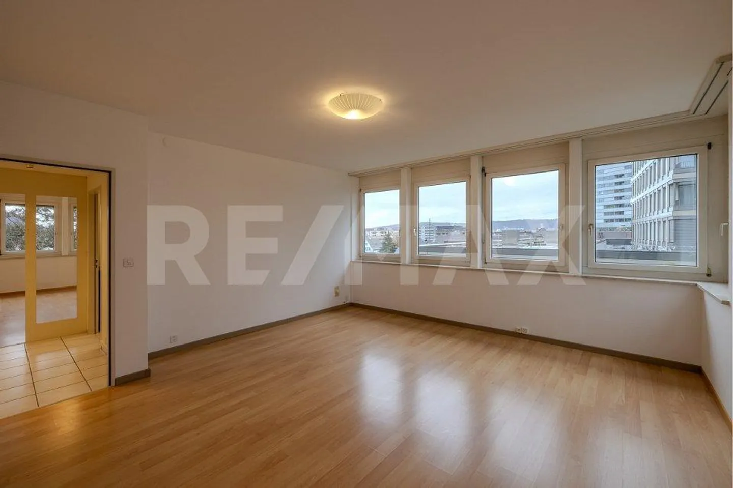 Appartamento 2.5 stanze nel cuore di Pratteln - Foto 4 di 13