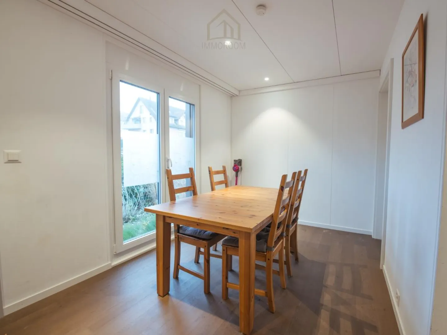 «Modernes 2½-Zimmer-Reihenmittelhaus im Minergiestandart mit Solarfassade» - Foto 3 von 10