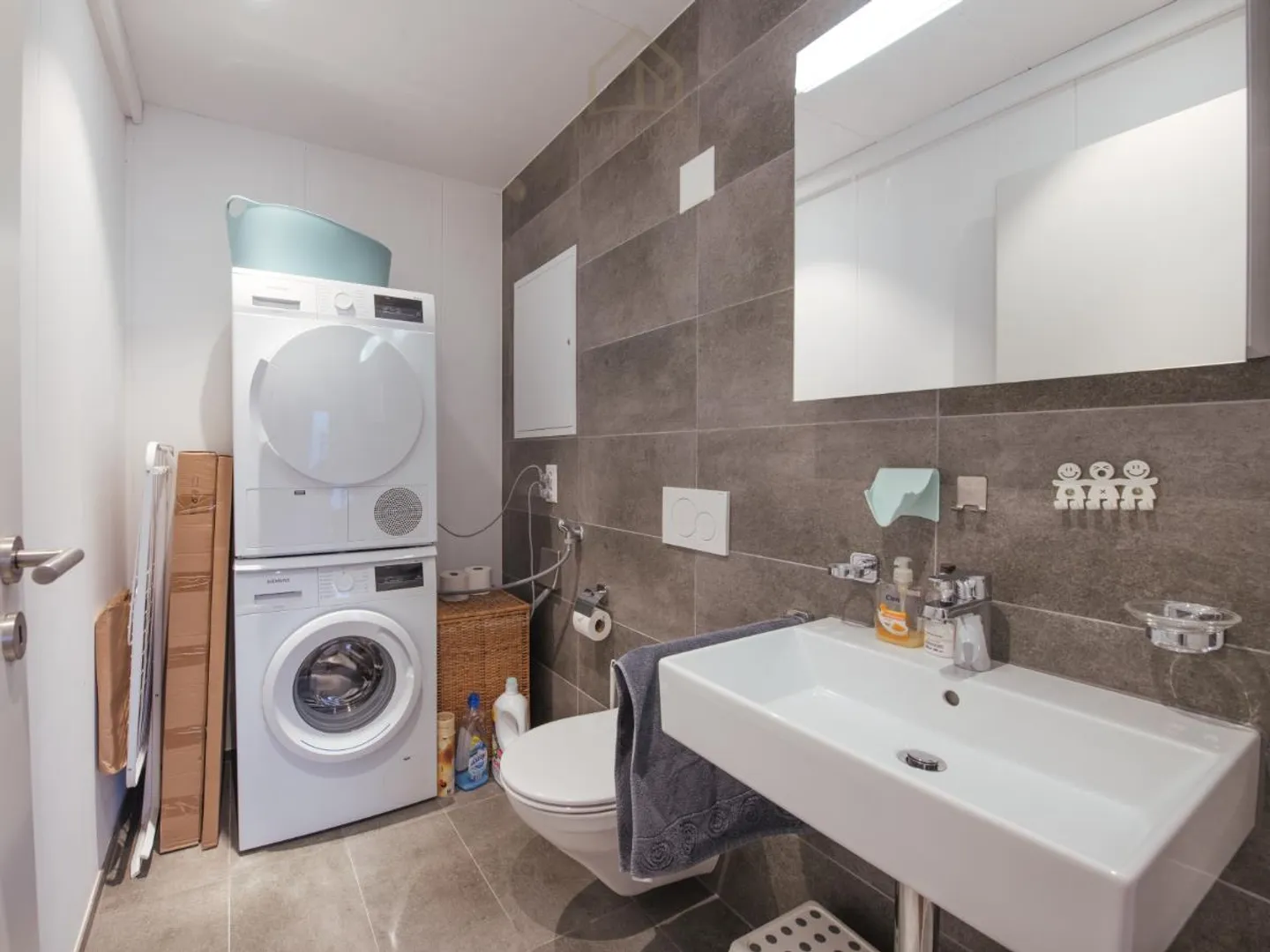 «Modernes 2½-Zimmer-Reihenmittelhaus im Minergiestandart mit Solarfassade» - Foto 8 von 10