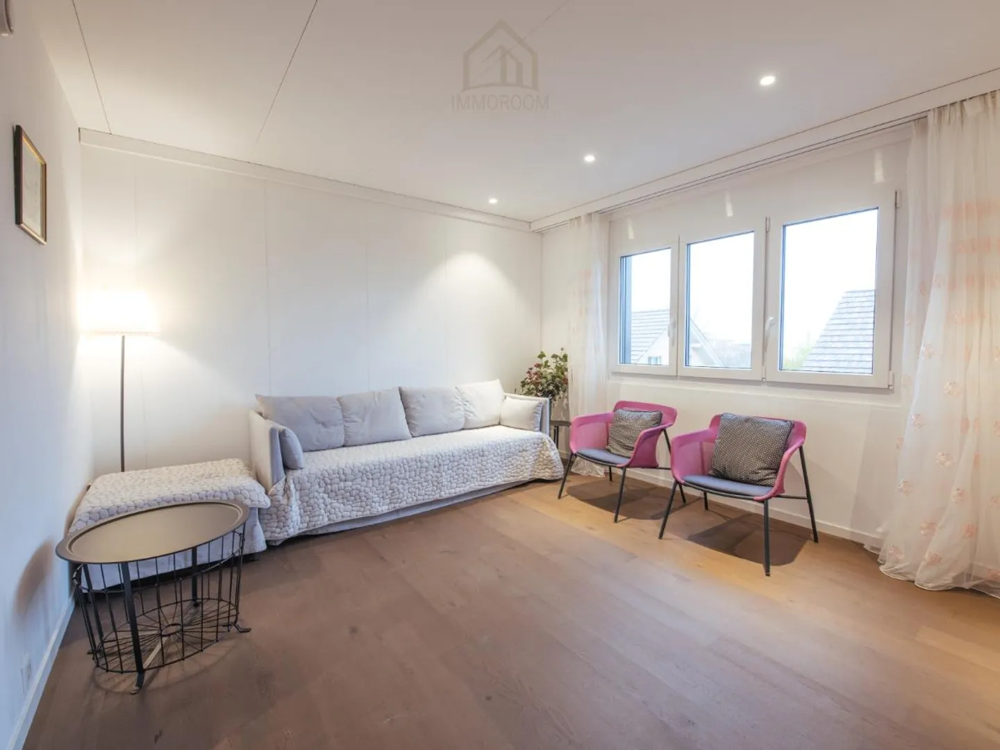 «Modernes 2½-Zimmer-Reihenmittelhaus im Minergiestandart mit Solarfassade» - Foto 2 von 10