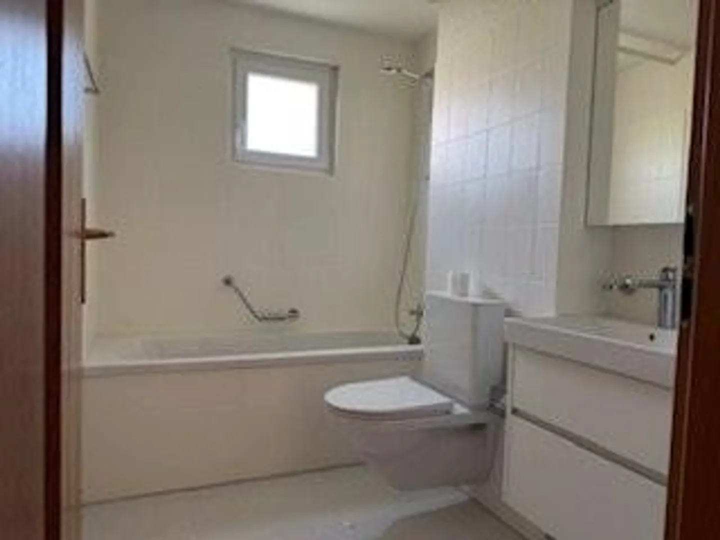 Belle appartement de 3,5 pièces à louer dans un emplacement central à Pratteln - Photo 3 sur 10