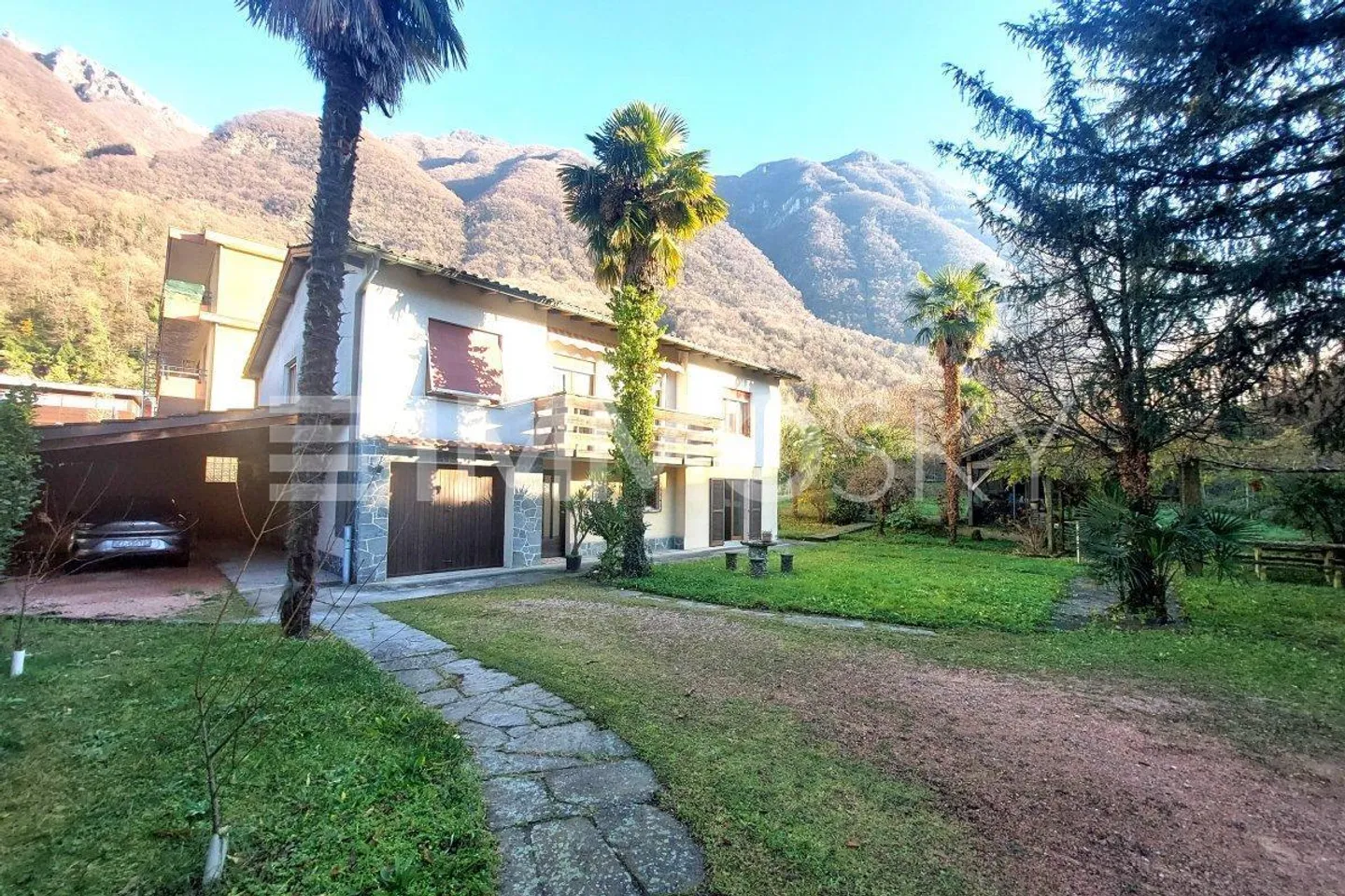 Vielseitiges Haus mit Garten - Foto 1 von 5