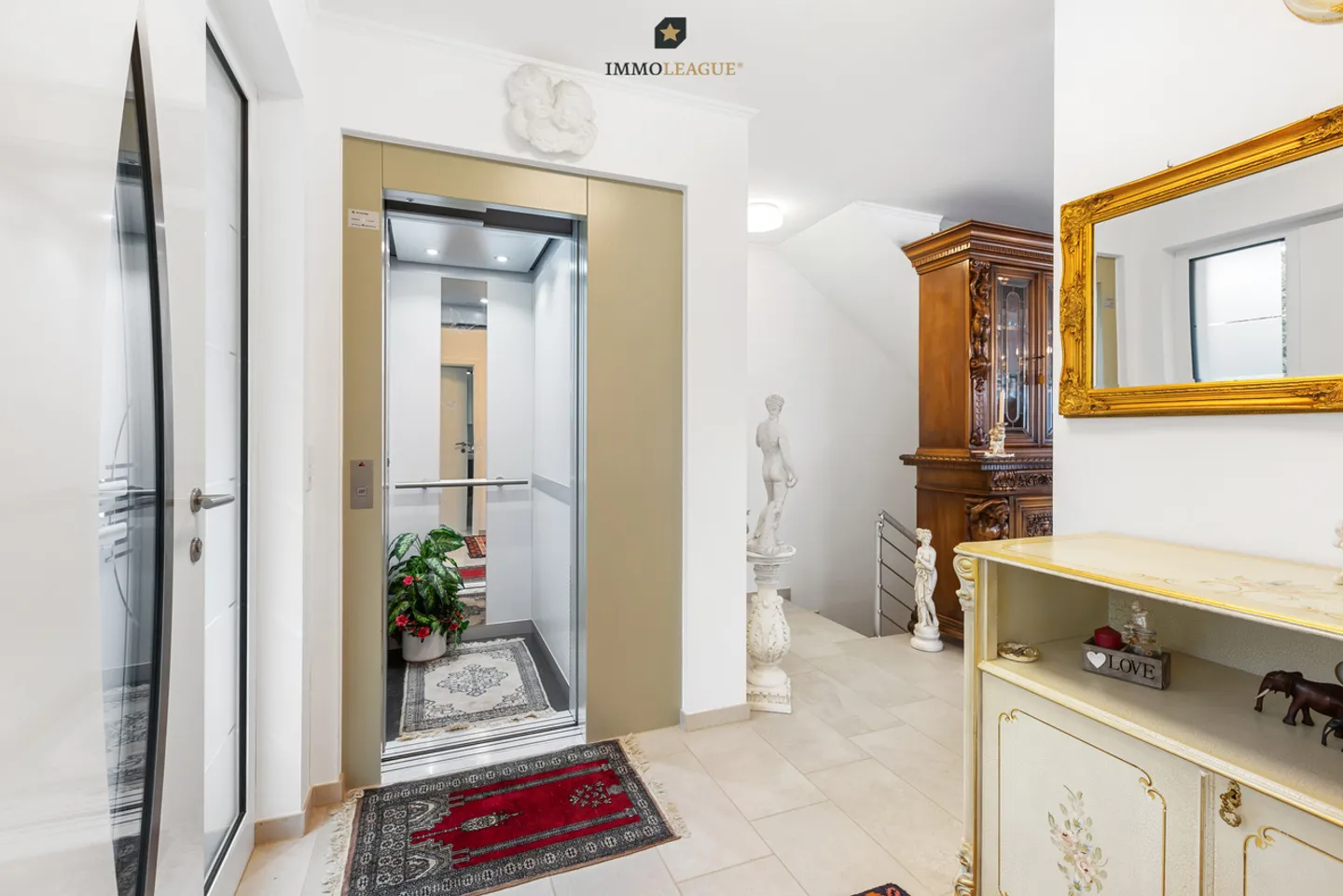 Casa bifamiliare unica e adatta agli anziani in una posizione tranquilla - Foto 2 di 9