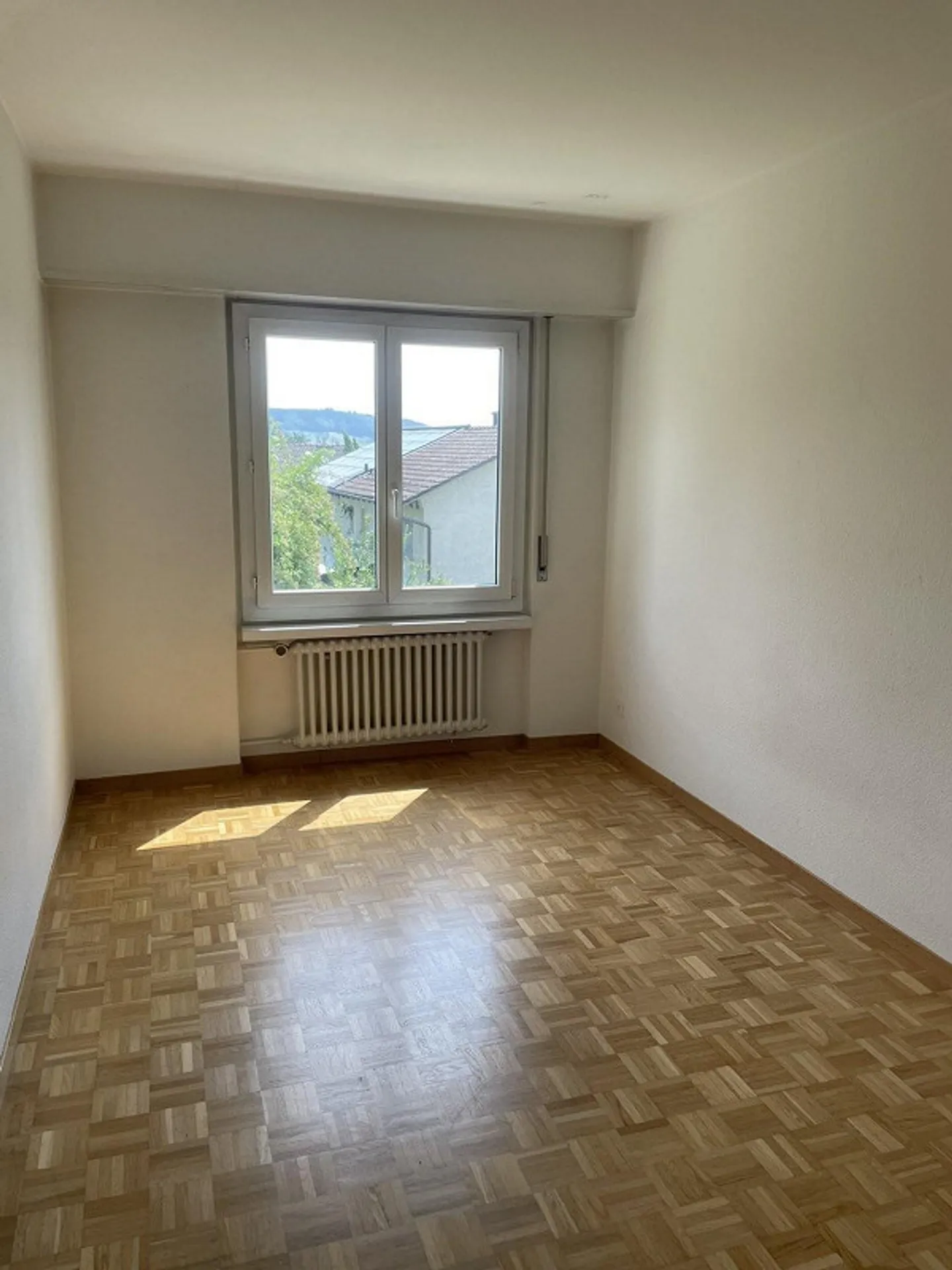 Limited 4-room apartment on the 1st floor - Photo 6 of 13