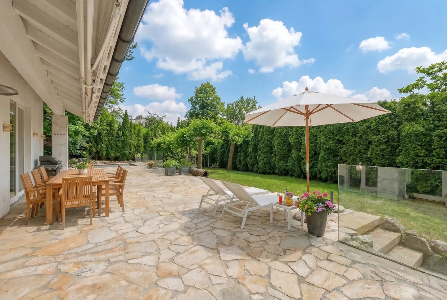 La Colline Ensoleillée - Photo 1 sur 3