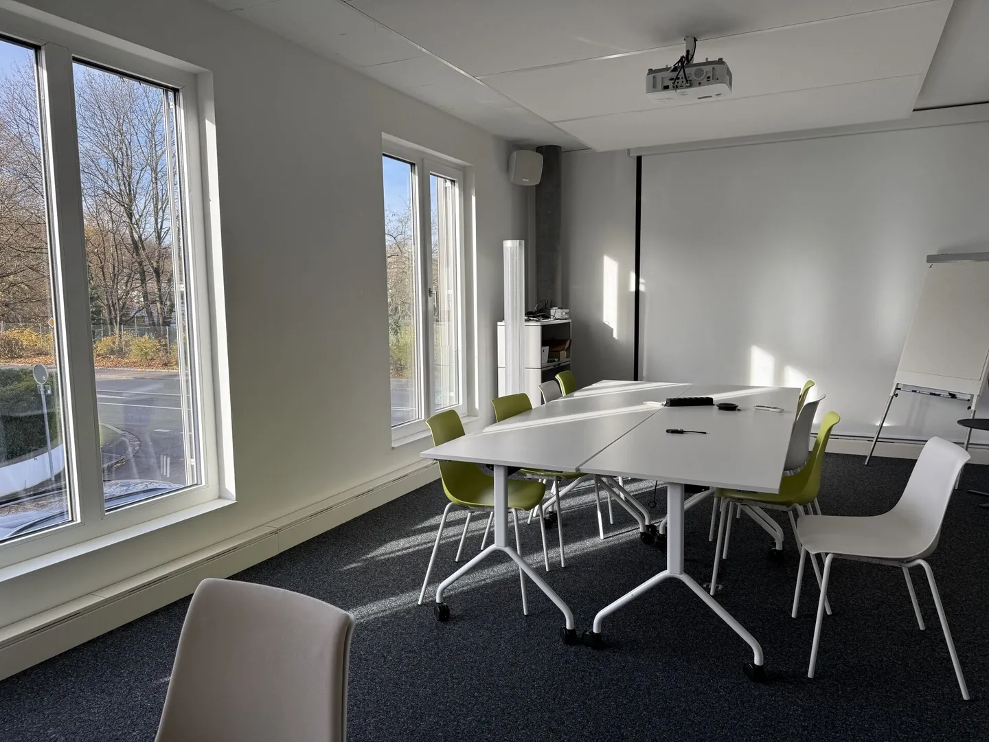 Representative as-new office spaces - Photo 2 of 12