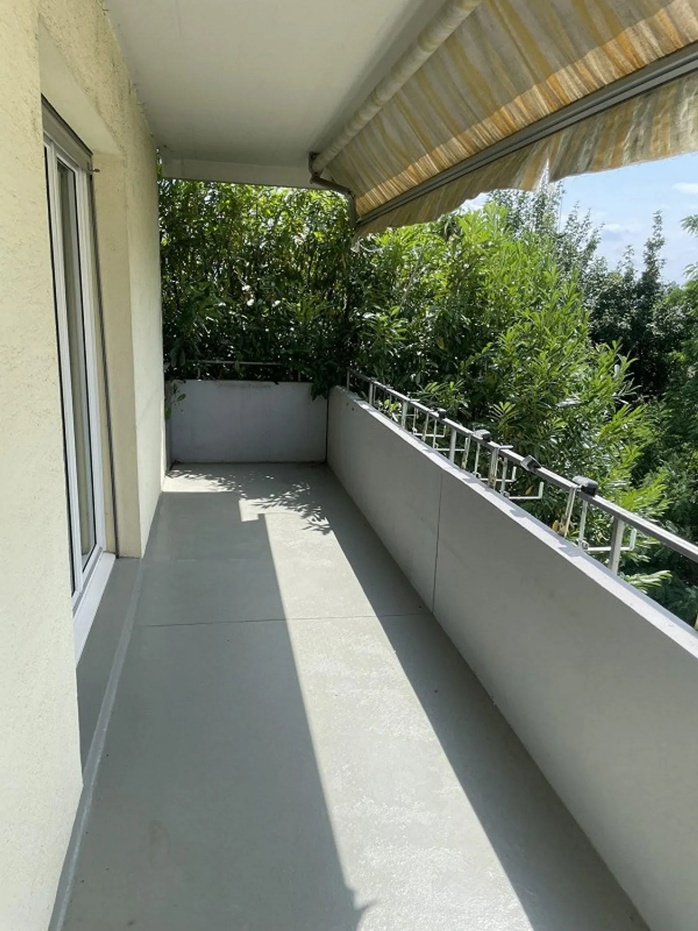 Limited 4-room apartment on the 1st floor - Photo 2 of 13