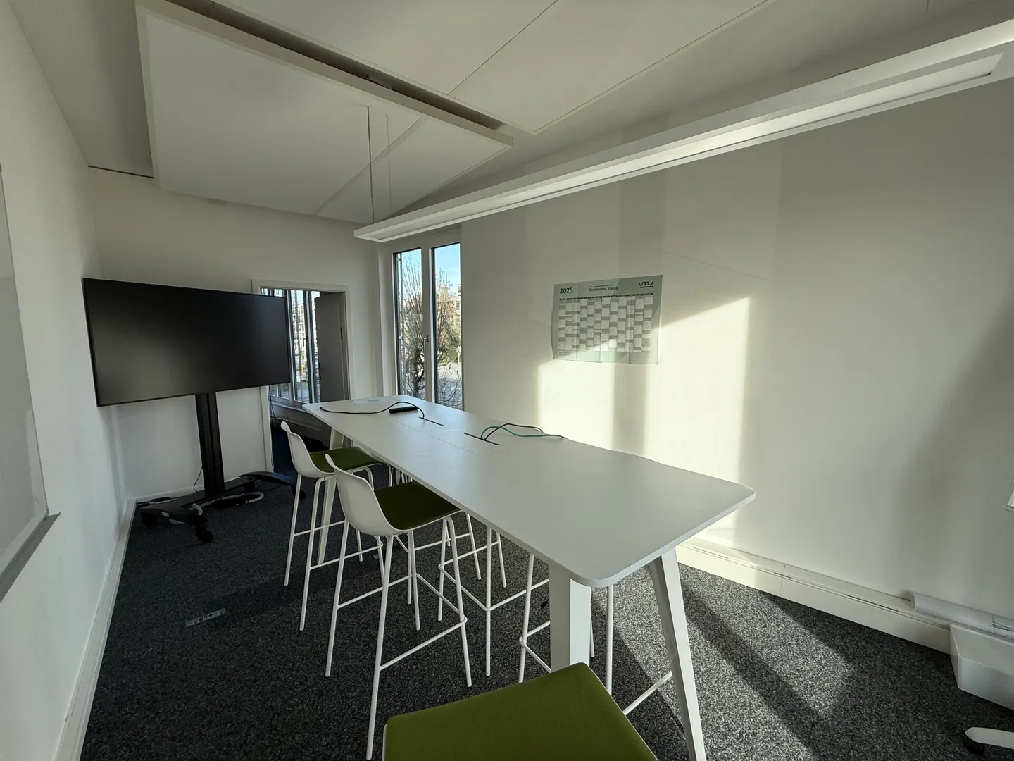 Representative as-new office spaces - Photo 4 of 12