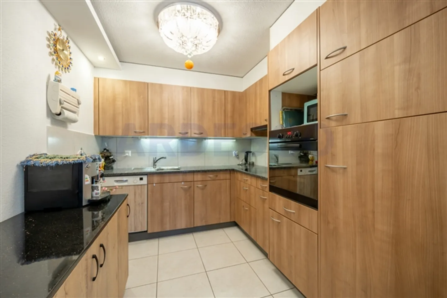 Family-friendly living with garden idyll - Photo 3 of 10