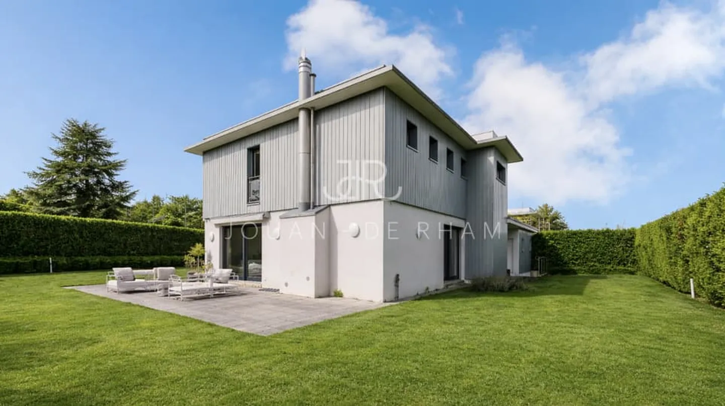 Magnificent contemporary house - Photo 2 of 9