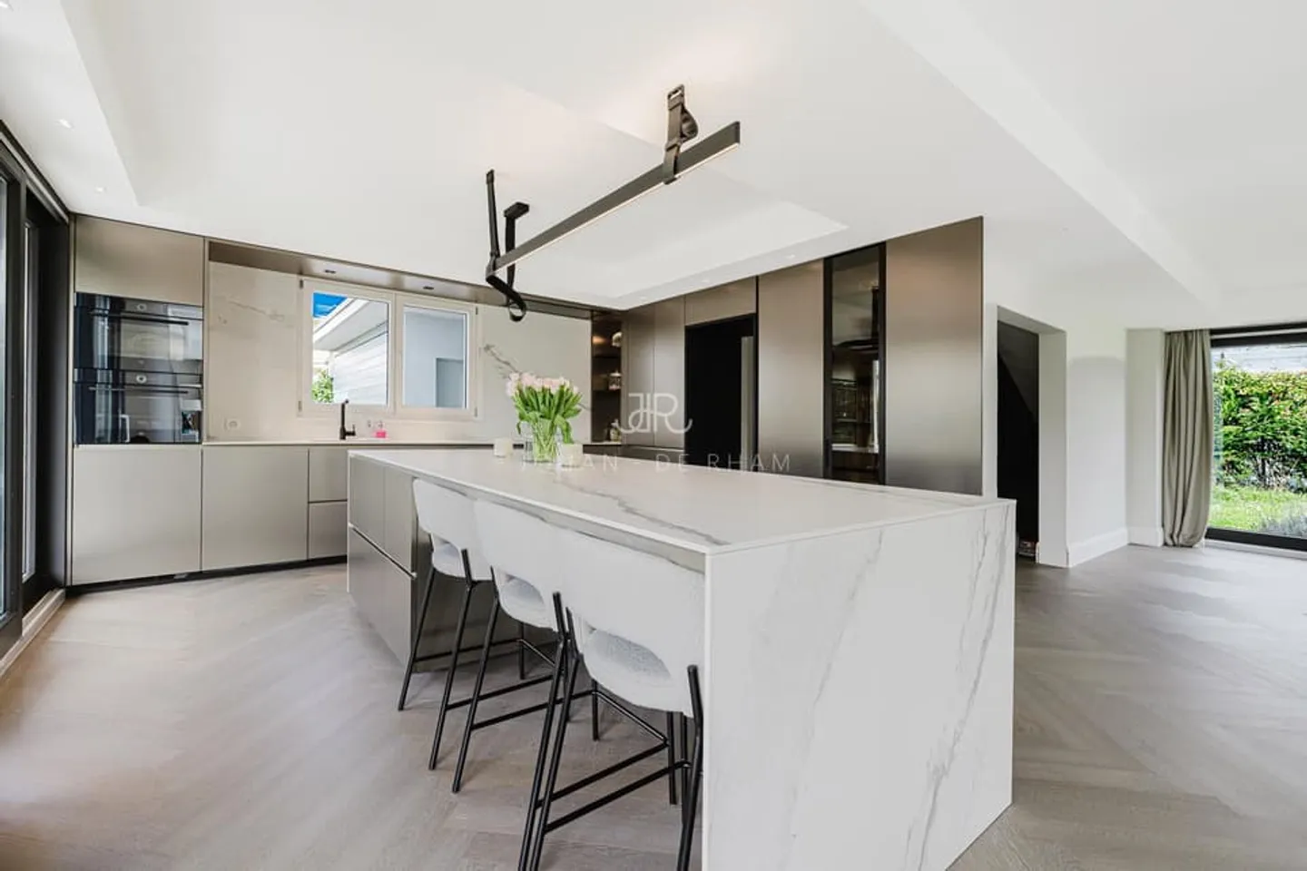 Magnificent contemporary house - Photo 4 of 9