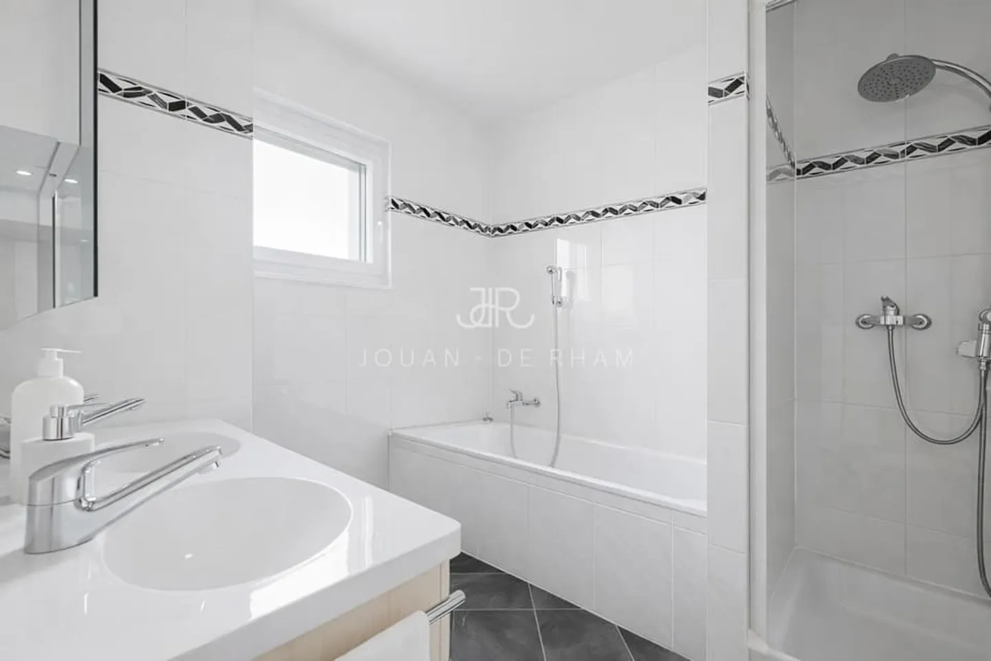 Magnificent contemporary house - Photo 9 of 9