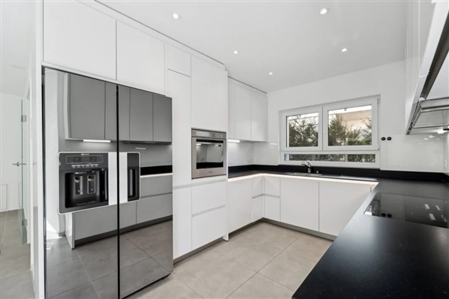 Attractive 5.5-room semi-detached house with versatile space offerings - Photo 1 of 13