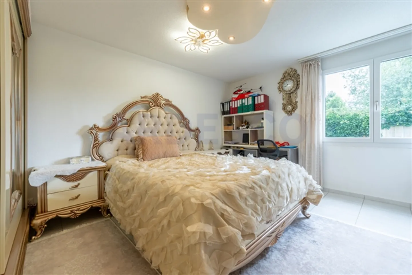 Family-friendly living with garden idyll - Photo 4 of 10