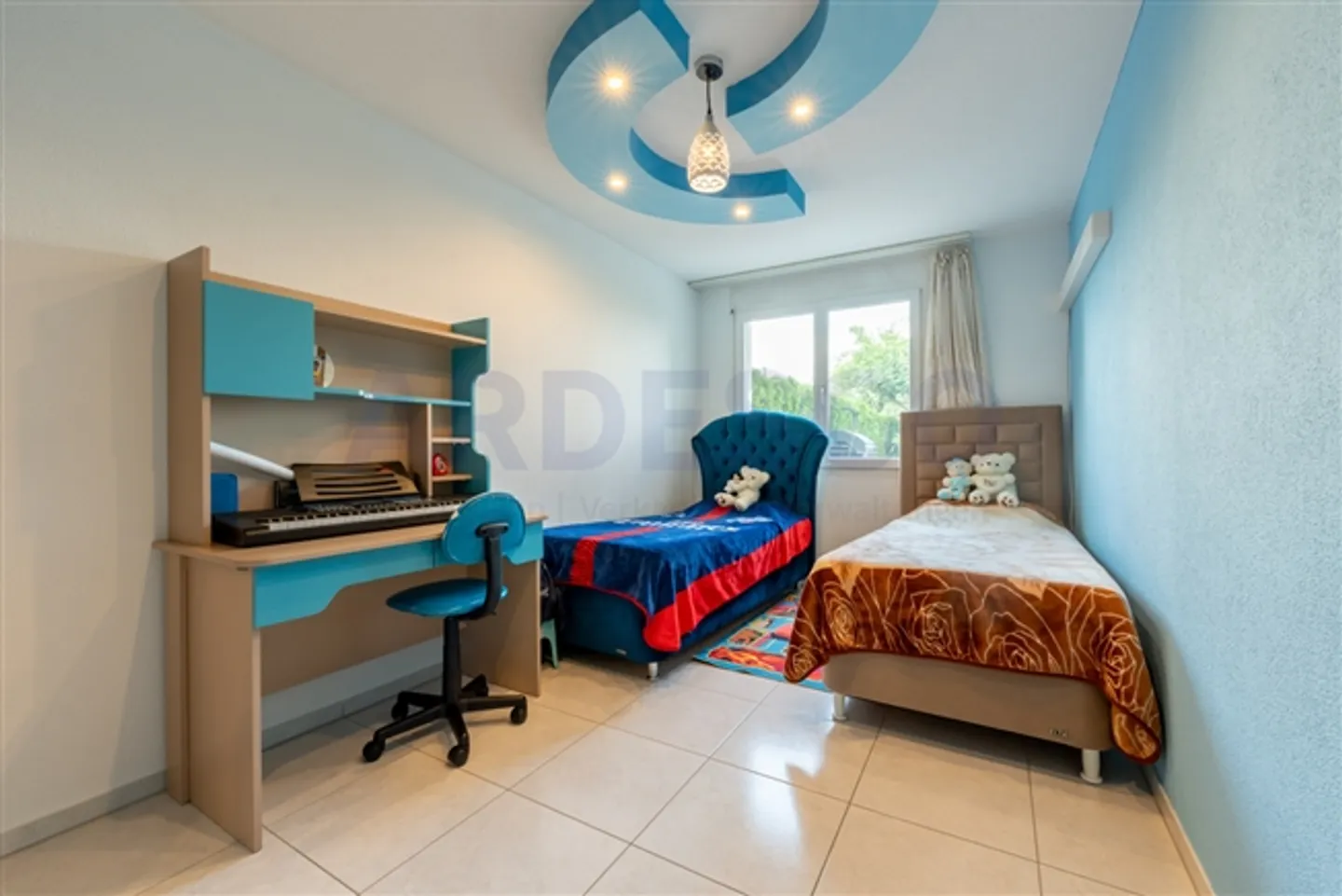 Family-friendly living with garden idyll - Photo 5 of 10