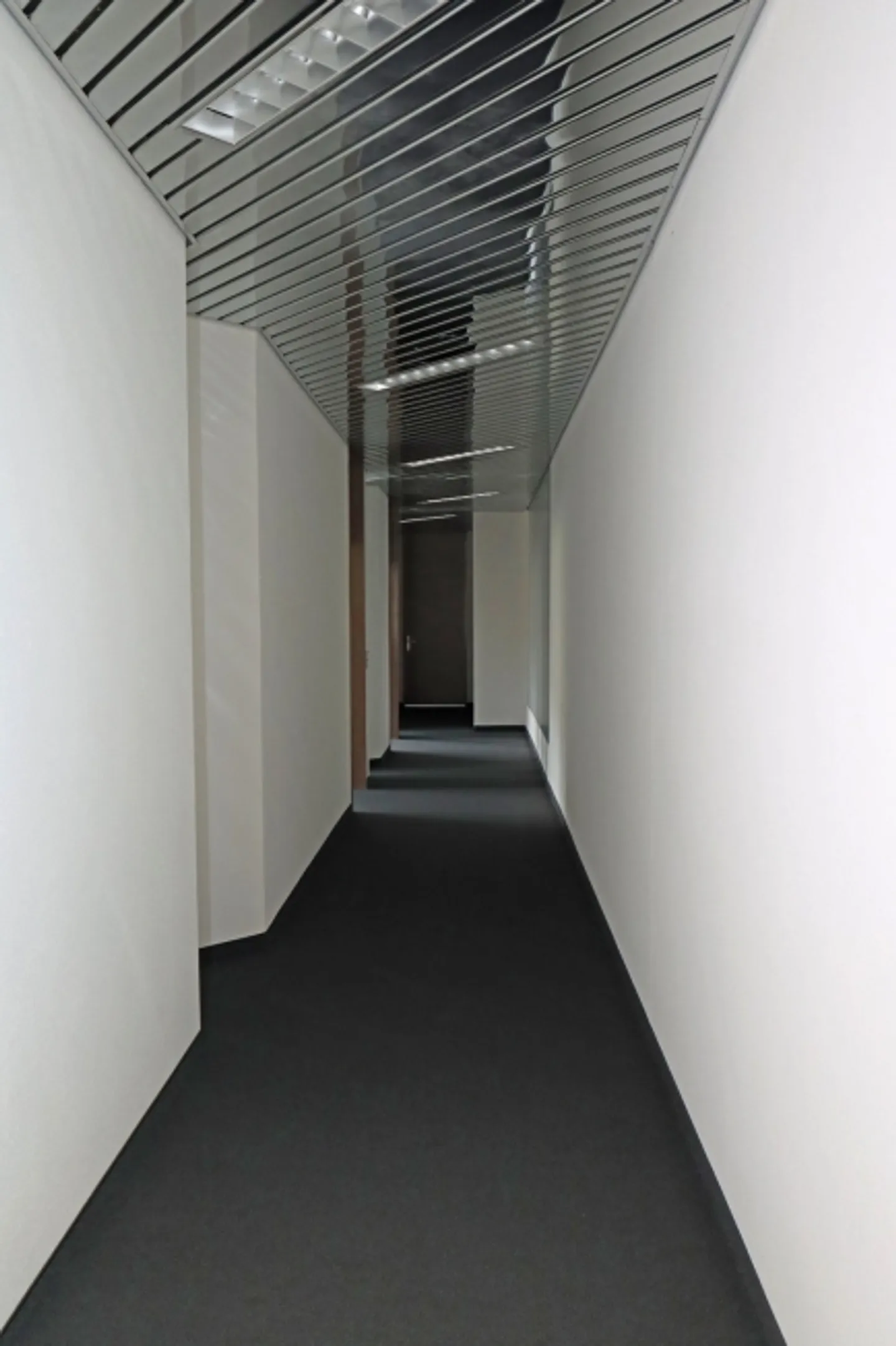 Office space for rent - Photo 2 of 5